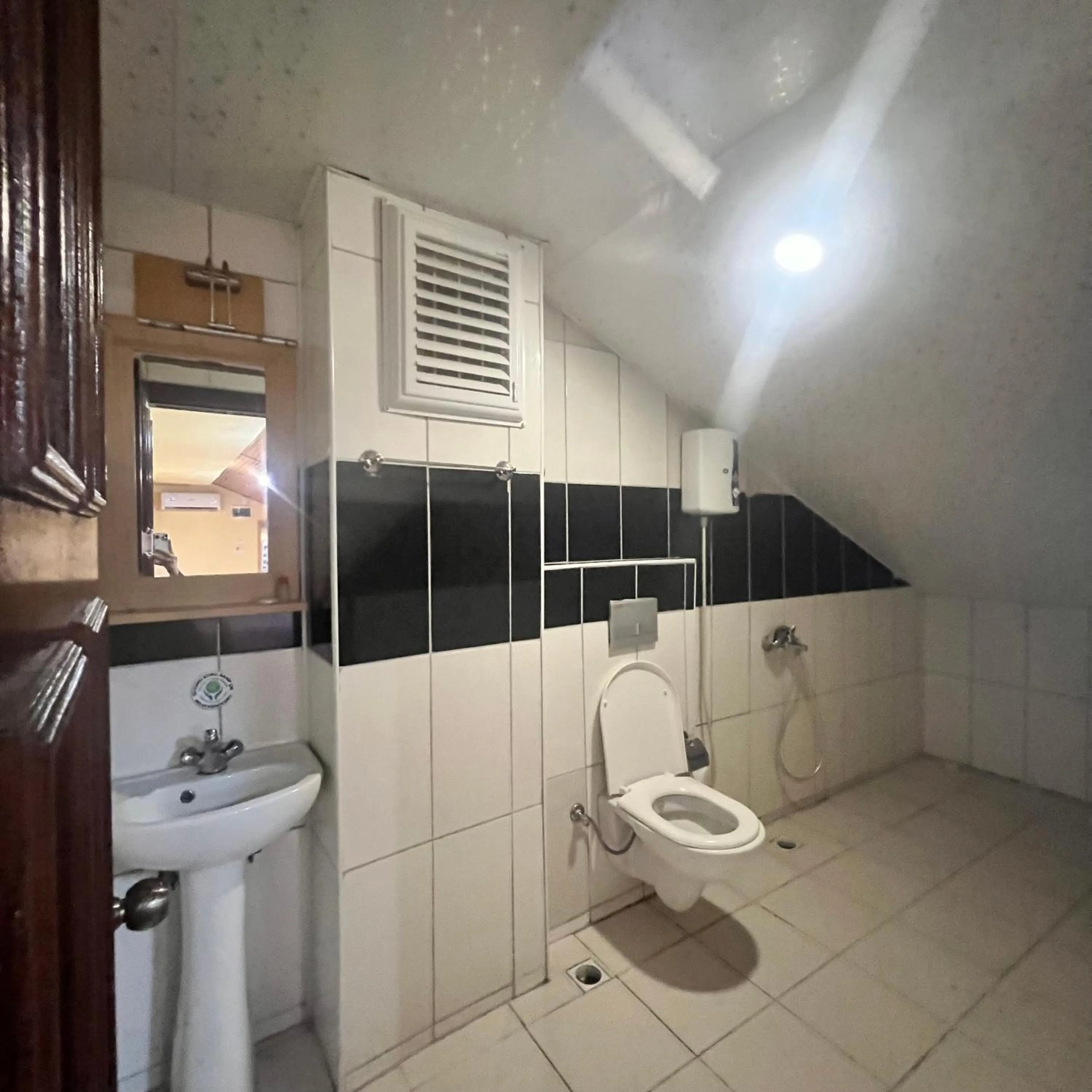 Bathroom in Esma Apart Otel