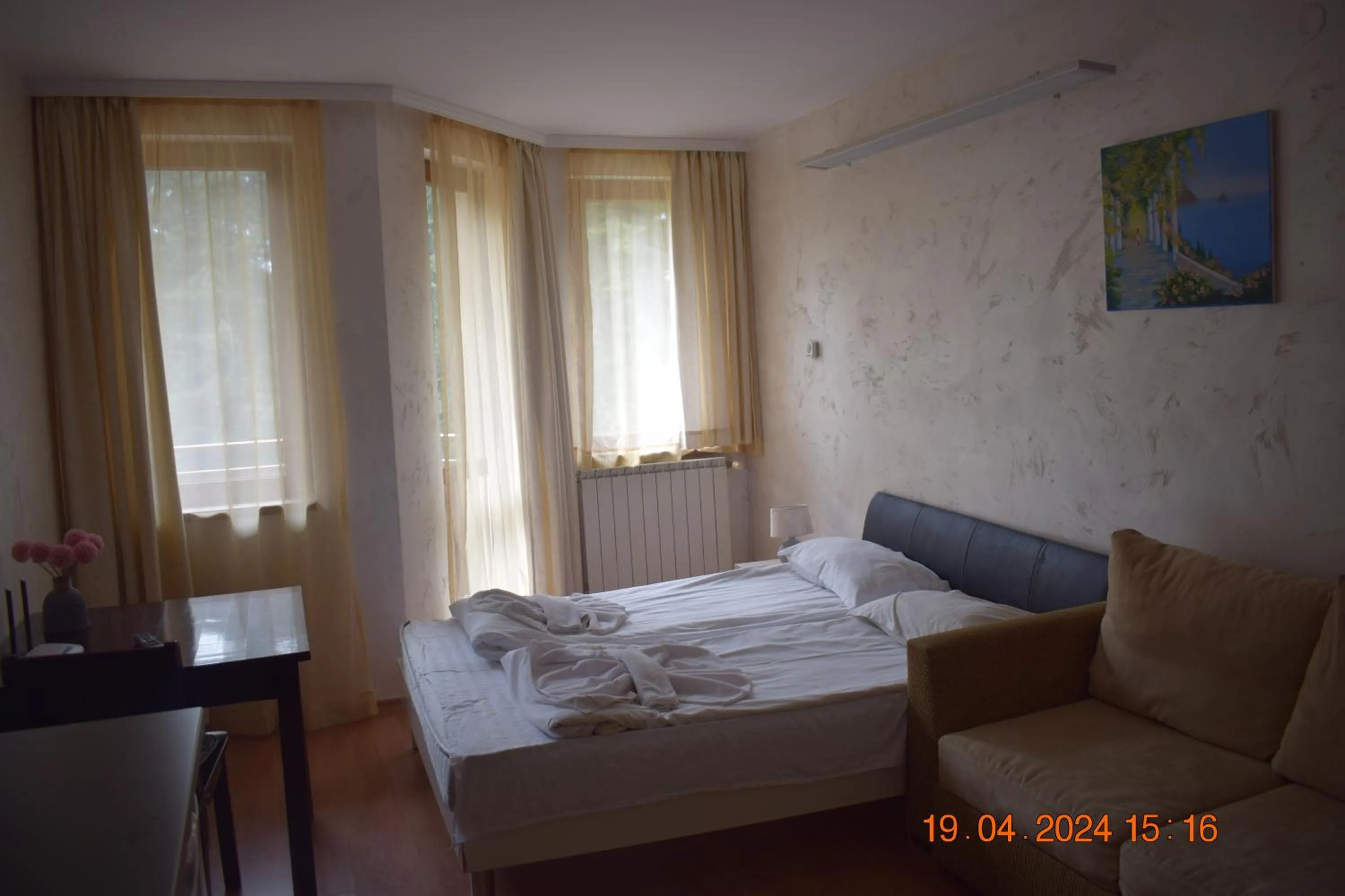 Bed in Villa Park Guest Apartments