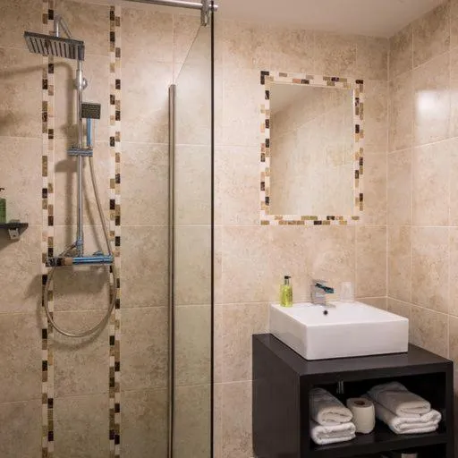 Shower in Gosforth Hall Inn