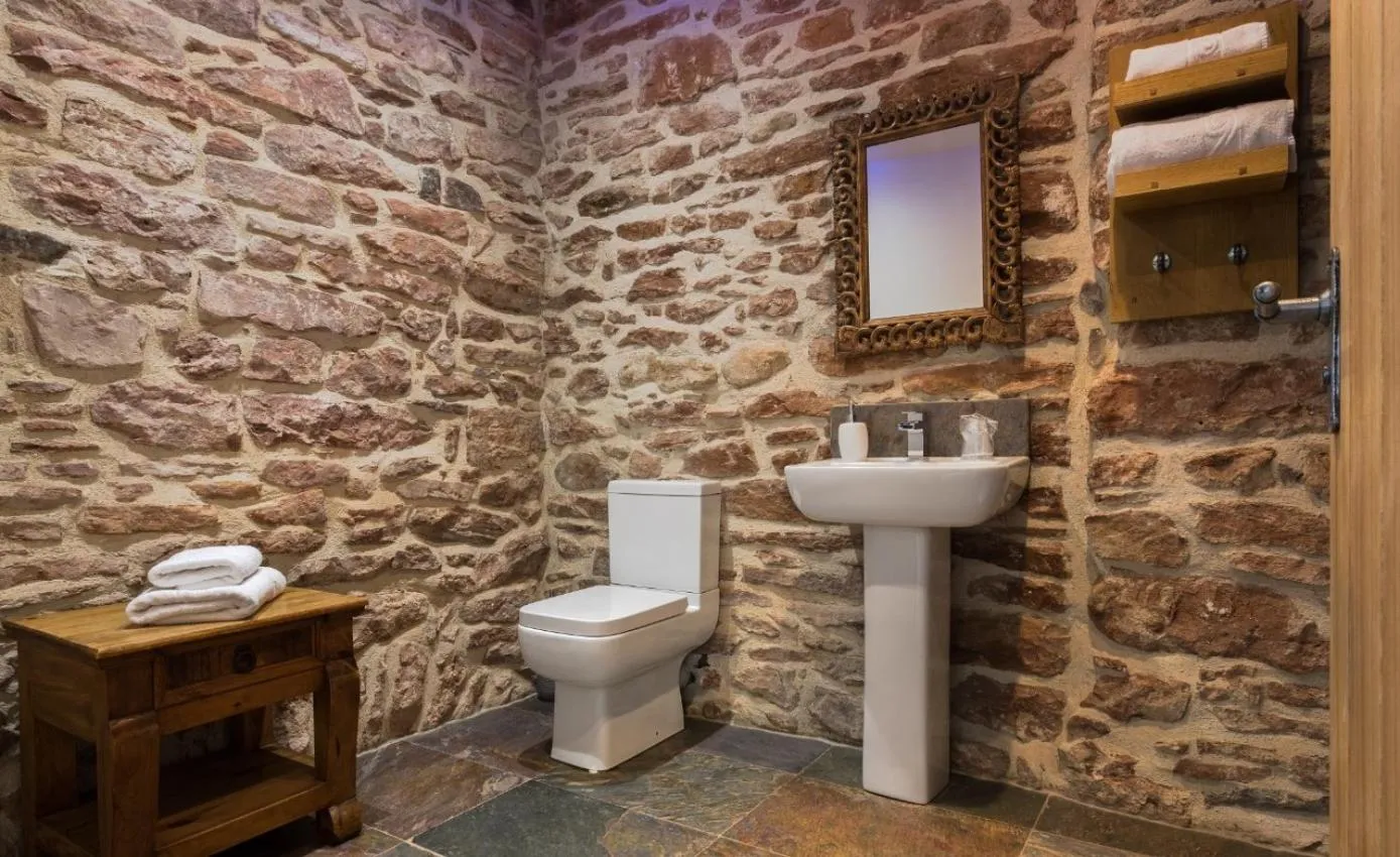 Toilet in Gosforth Hall Inn