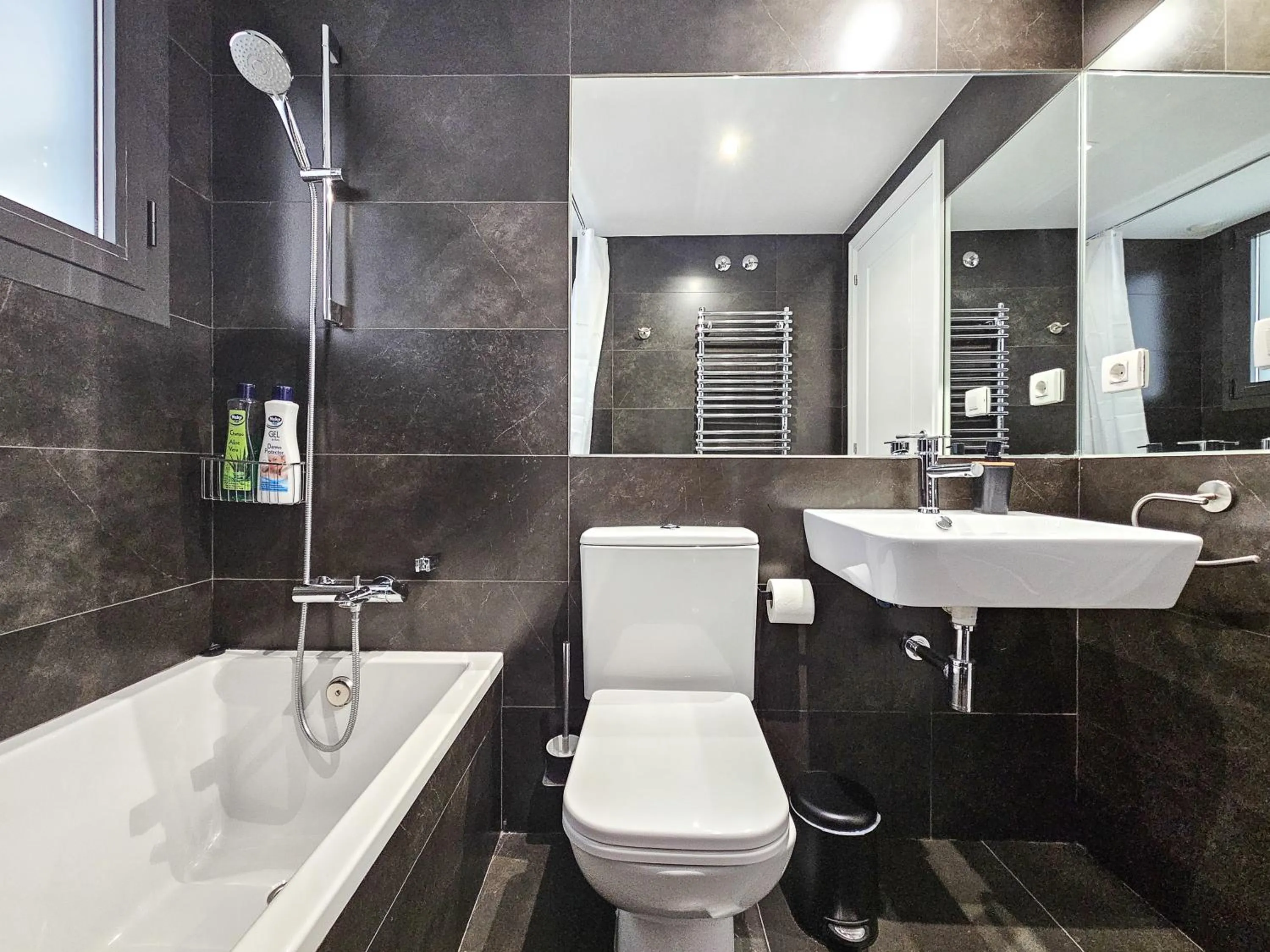 Bathroom in Apartamentos Zaragoza Independencia 3000