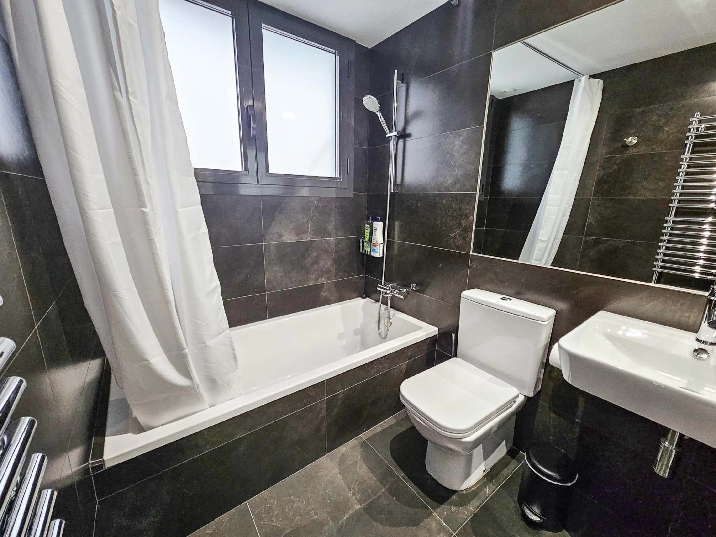 Bathroom in Apartamentos Zaragoza Independencia 3000