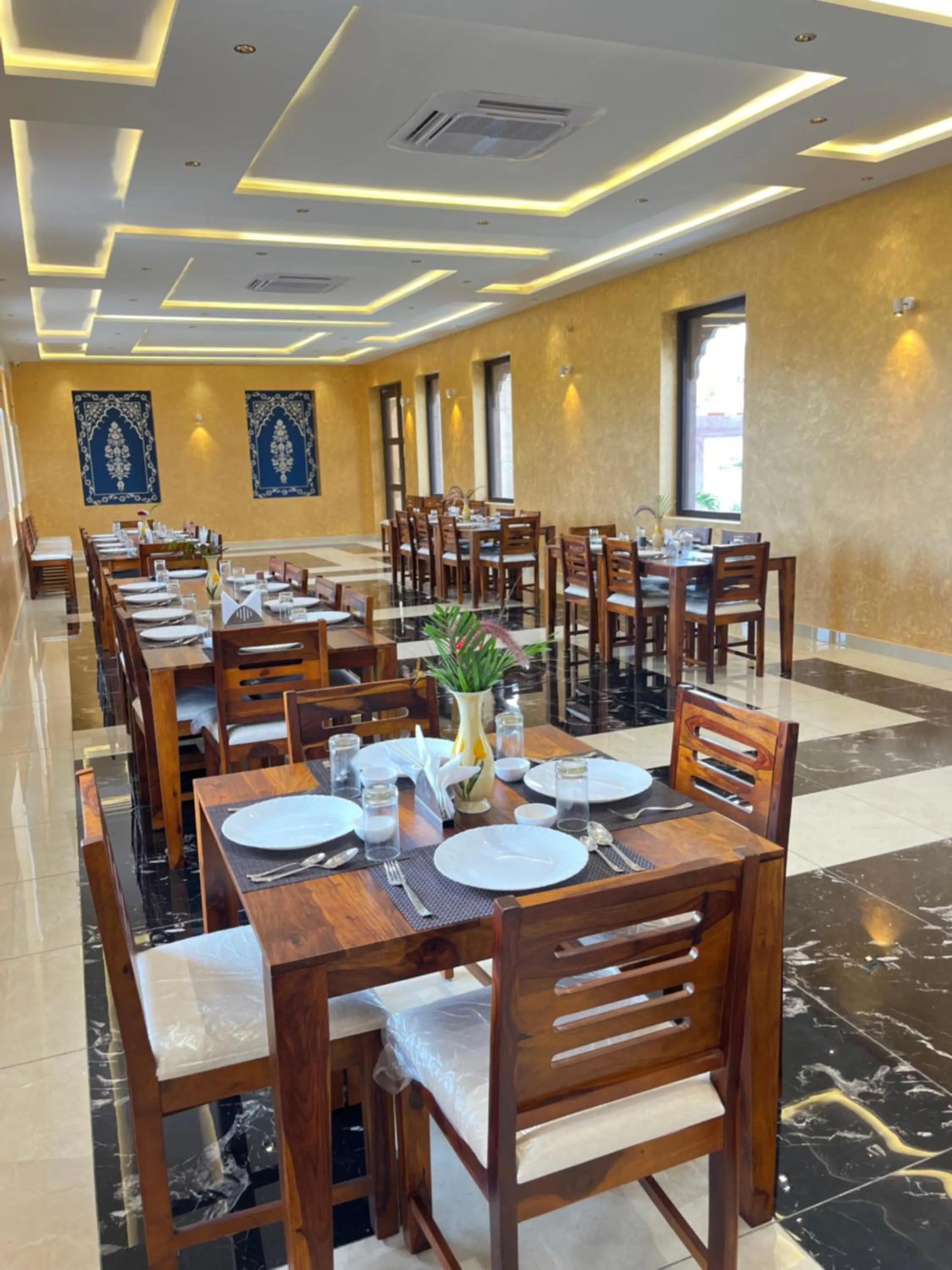 Restaurant/places to eat in Yashvrinda