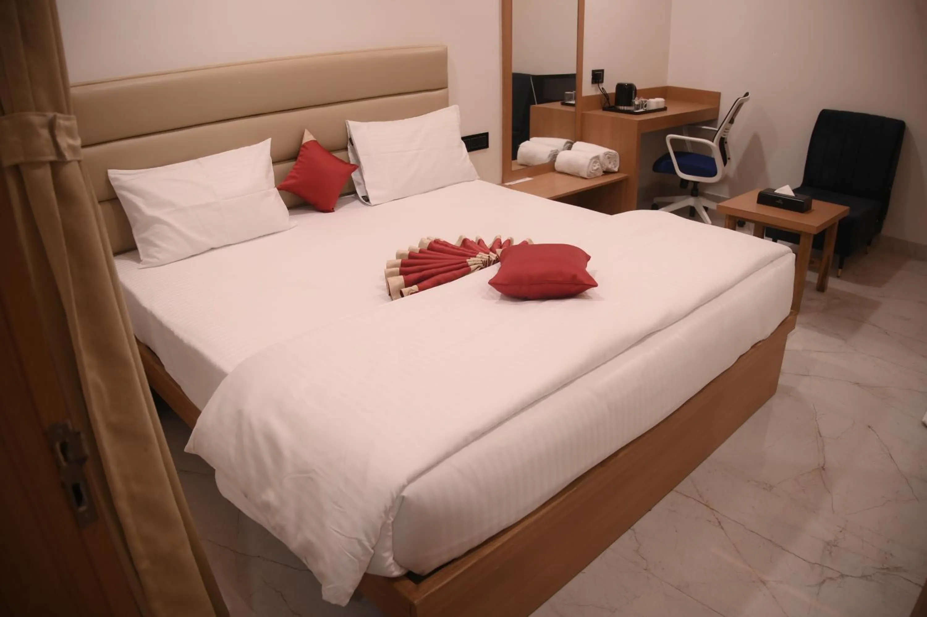 Bedroom, Bed in Madina Hotel