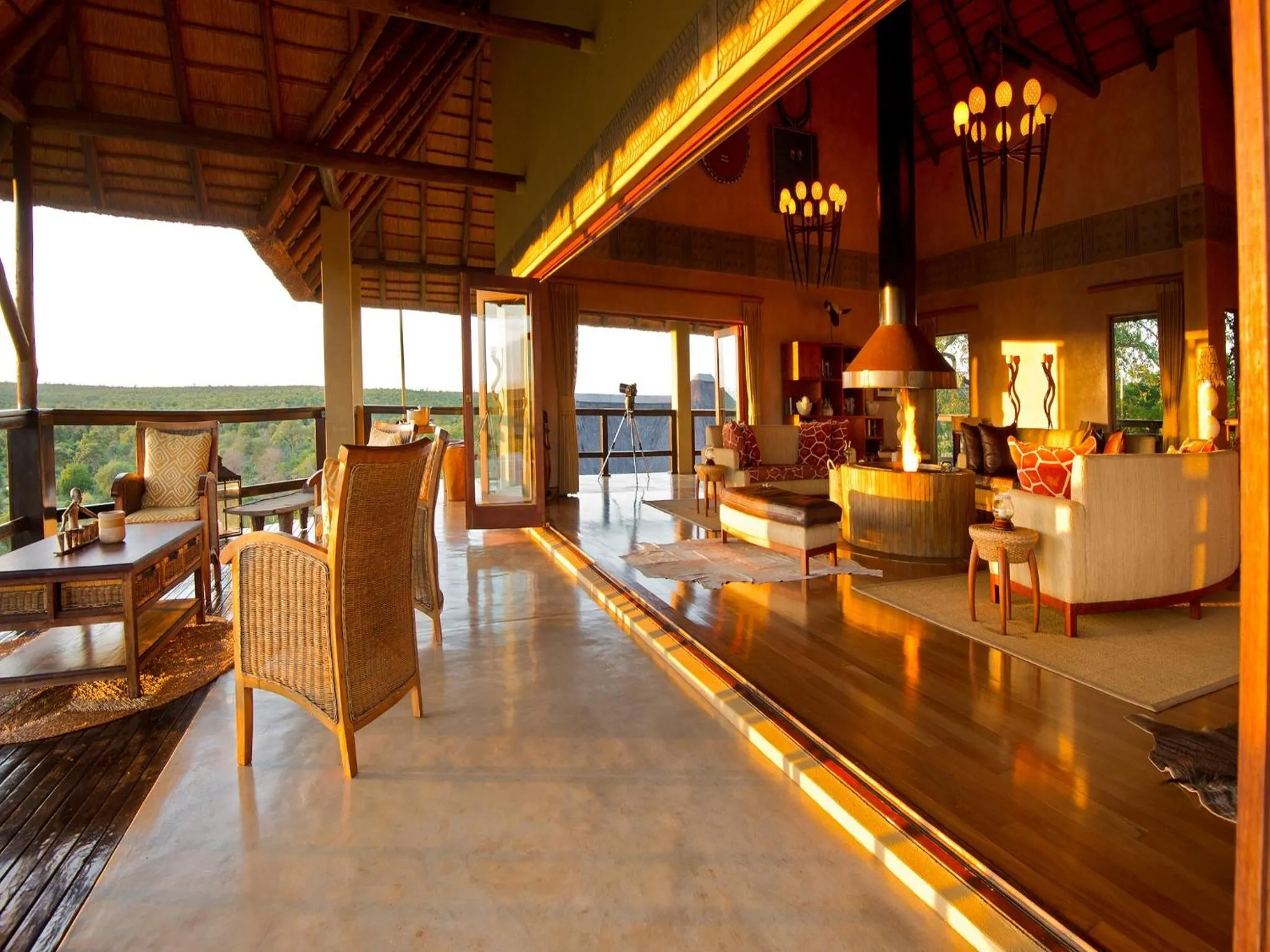 Communal lounge/ TV room in Makumu Private Game Lodge