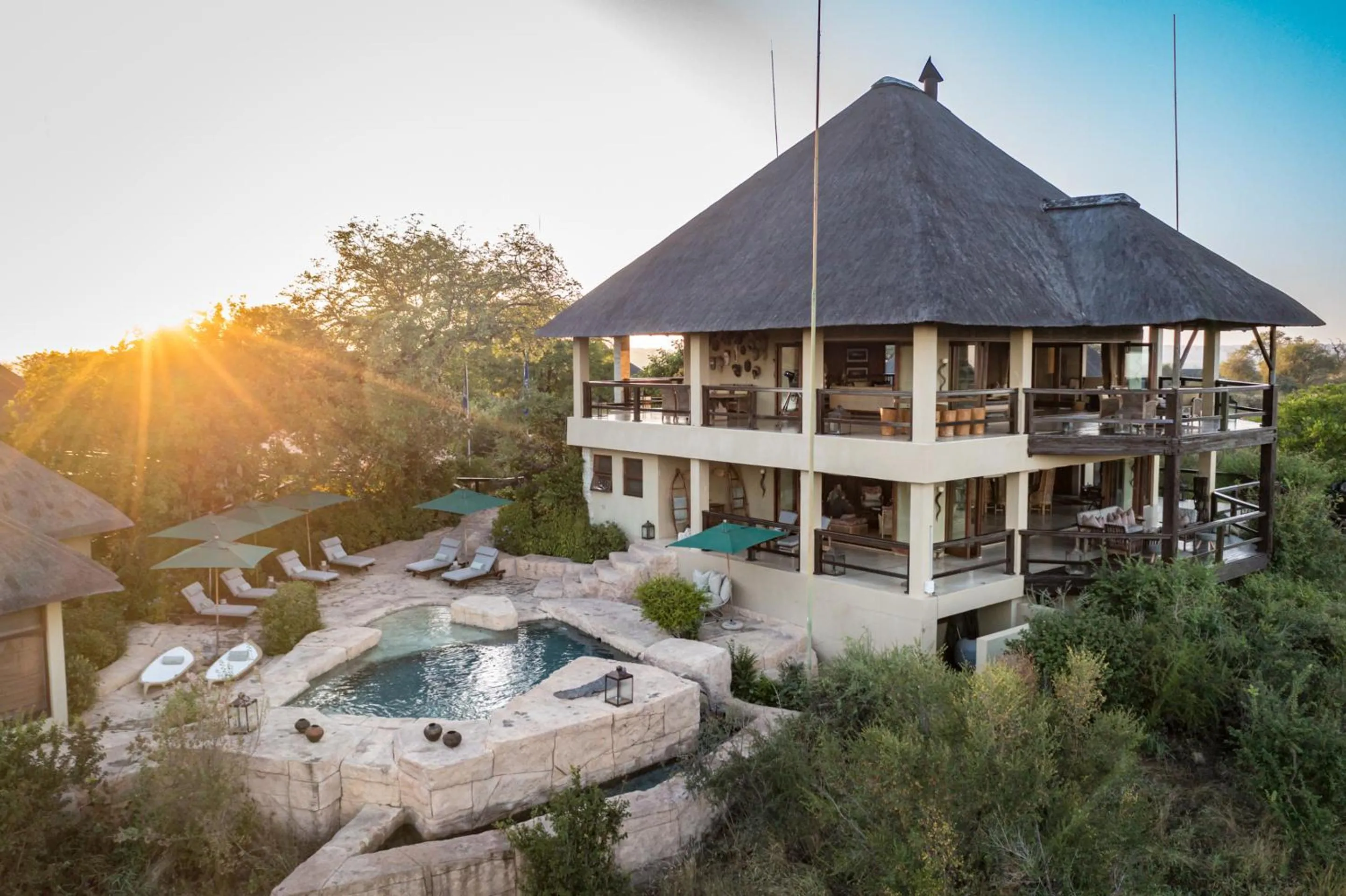 Property building in Makumu Private Game Lodge