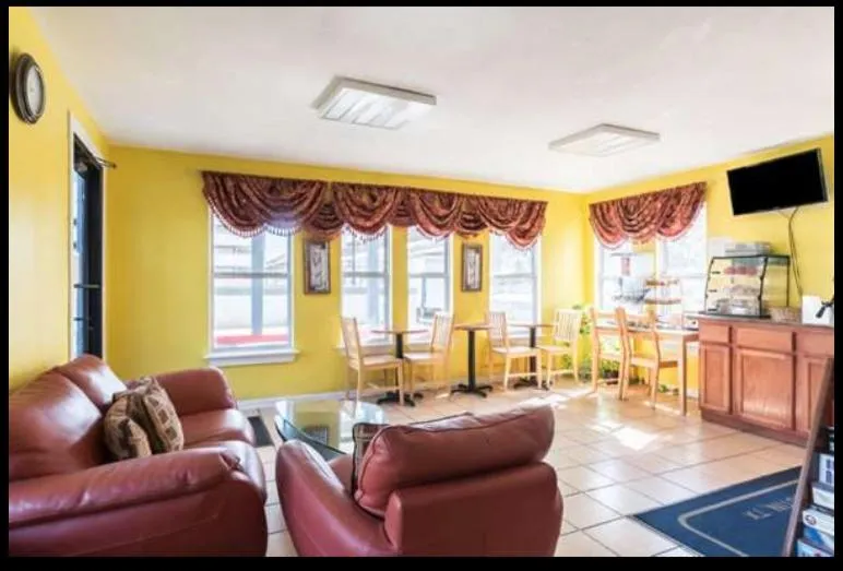 Motel 9 University-Downtown