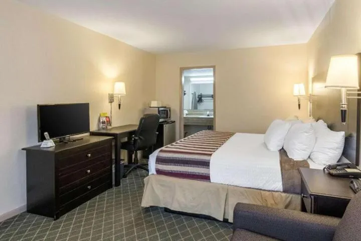 Motel 9 University-Downtown