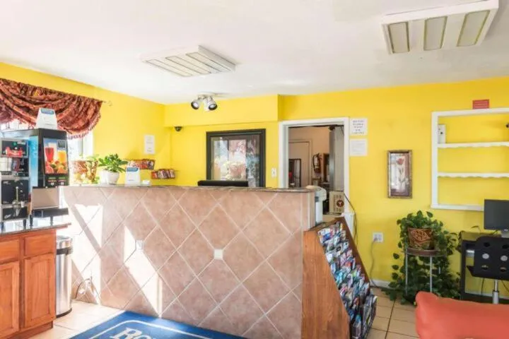 Motel 9 University-Downtown