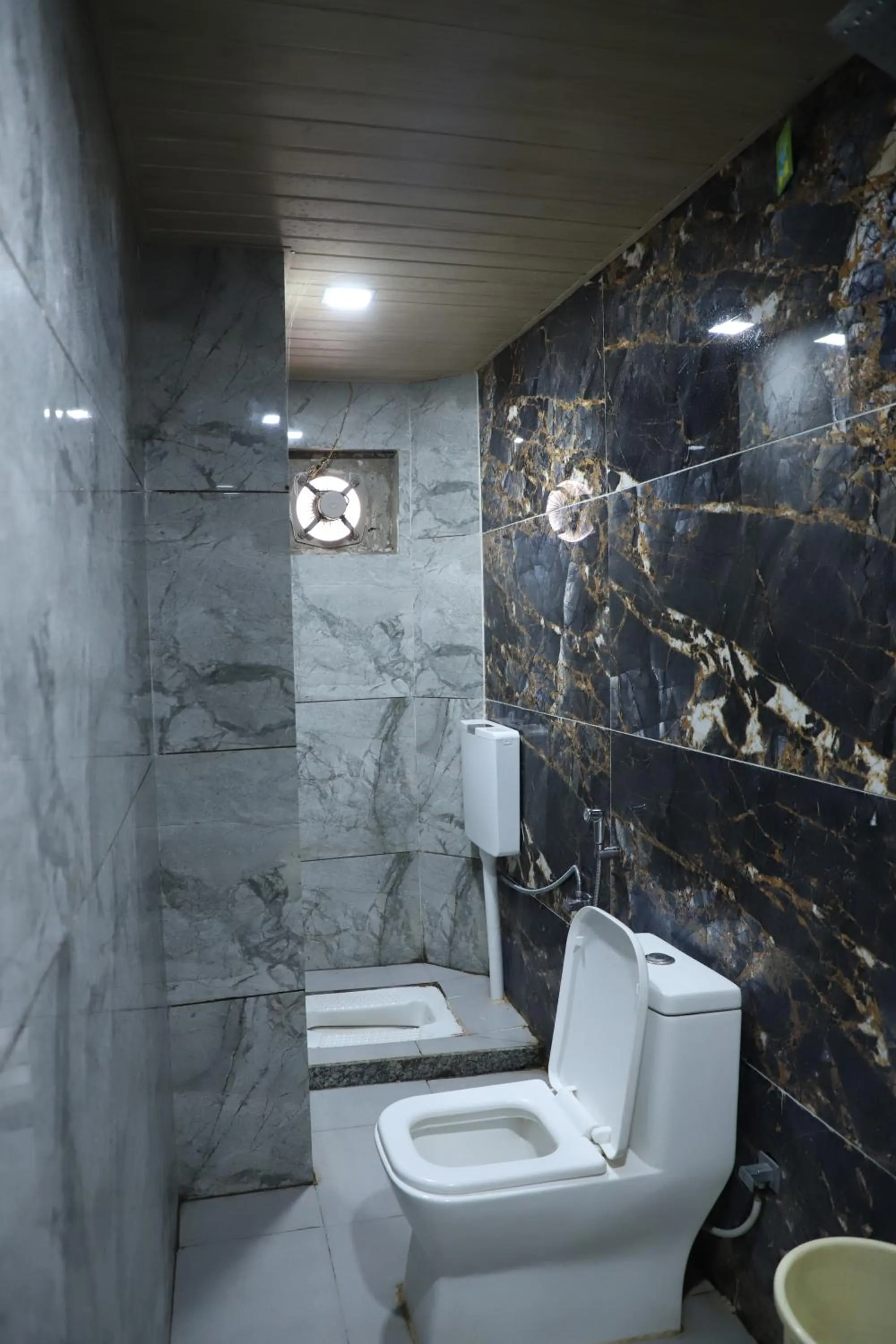 Toilet in Hotel Mittal Inn