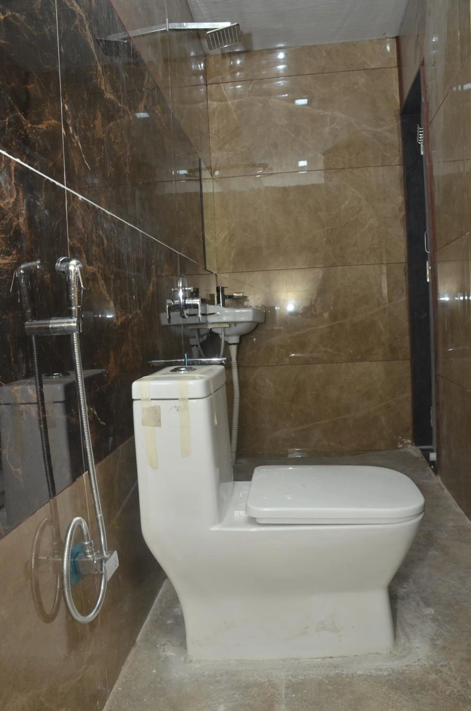 Shower in Hotel Mittal Inn