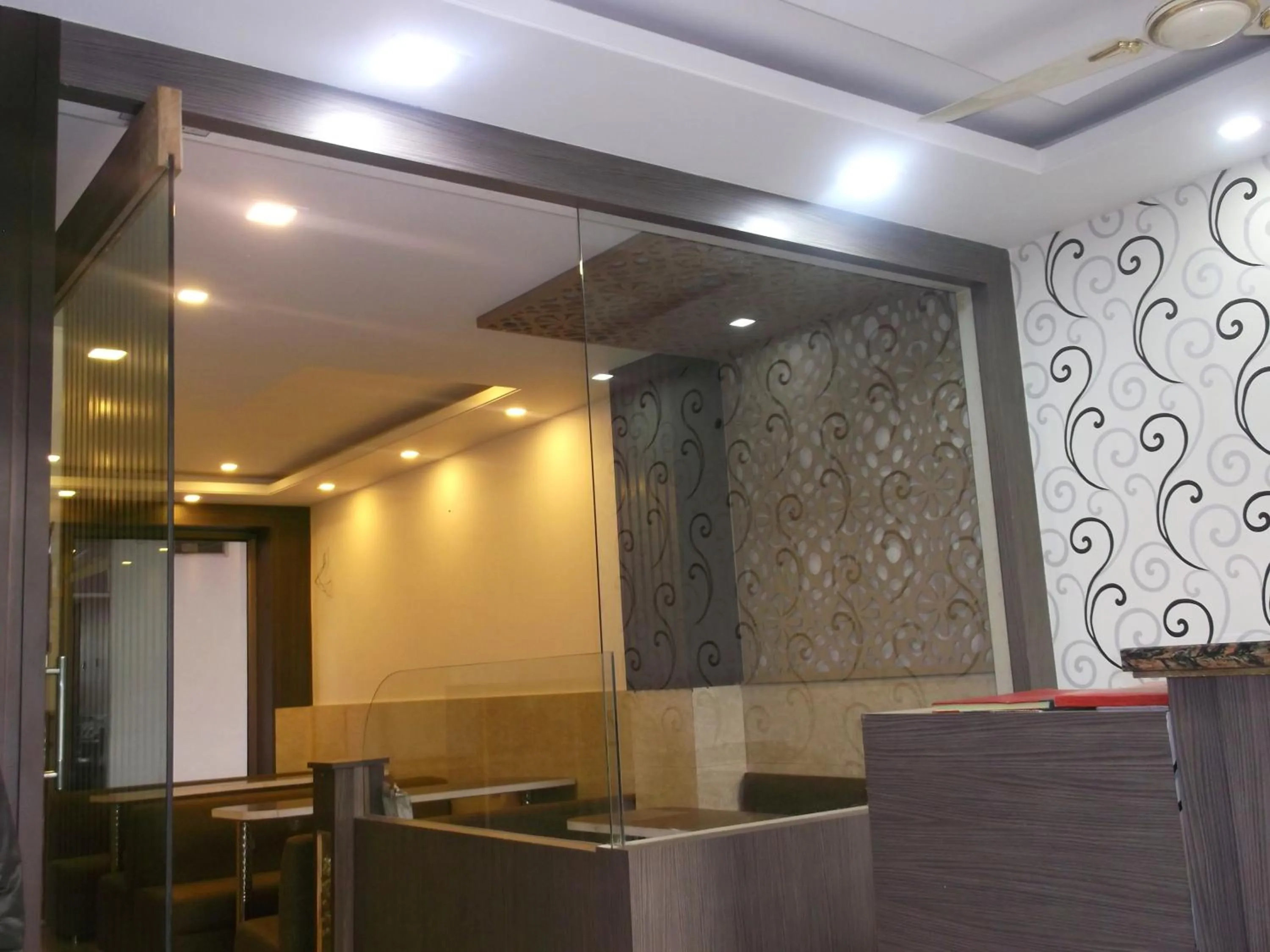 Restaurant/places to eat in Hotel Abhineet Palace