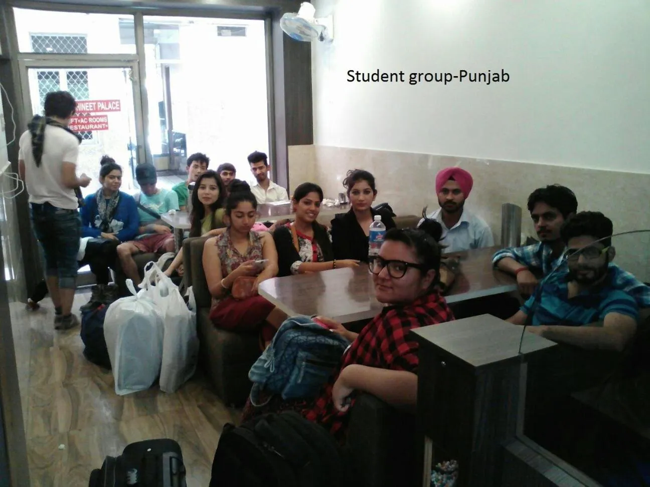 Restaurant/places to eat in Hotel Abhineet Palace