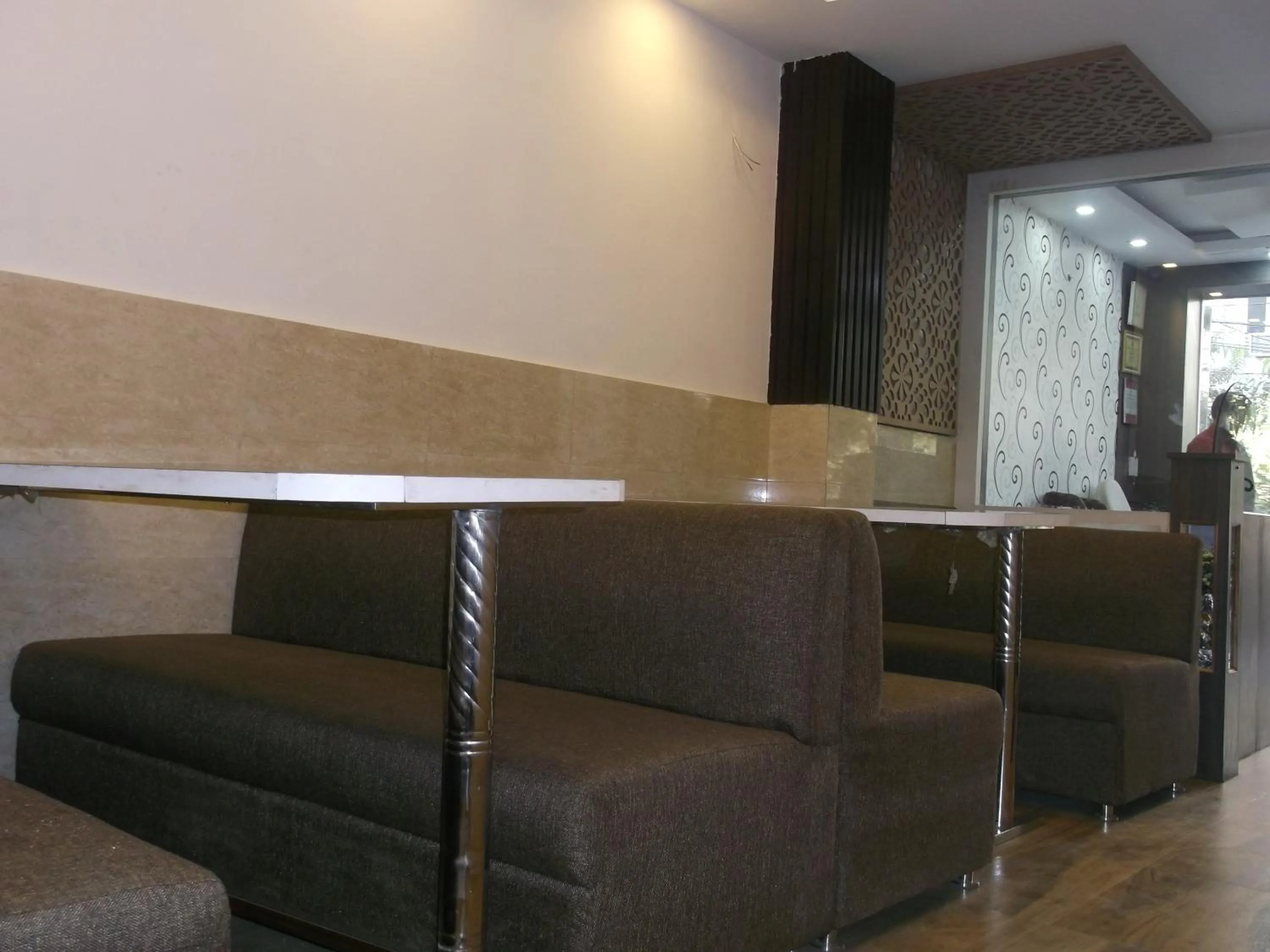 Restaurant/places to eat in Hotel Abhineet Palace