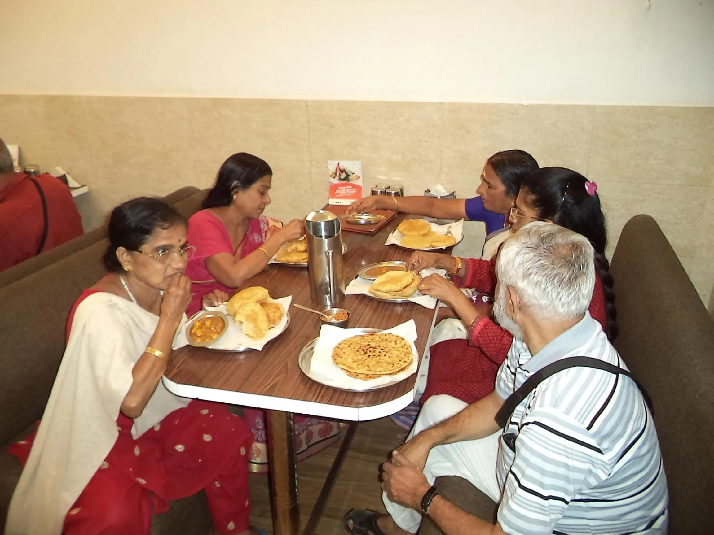 Restaurant/places to eat in Hotel Abhineet Palace