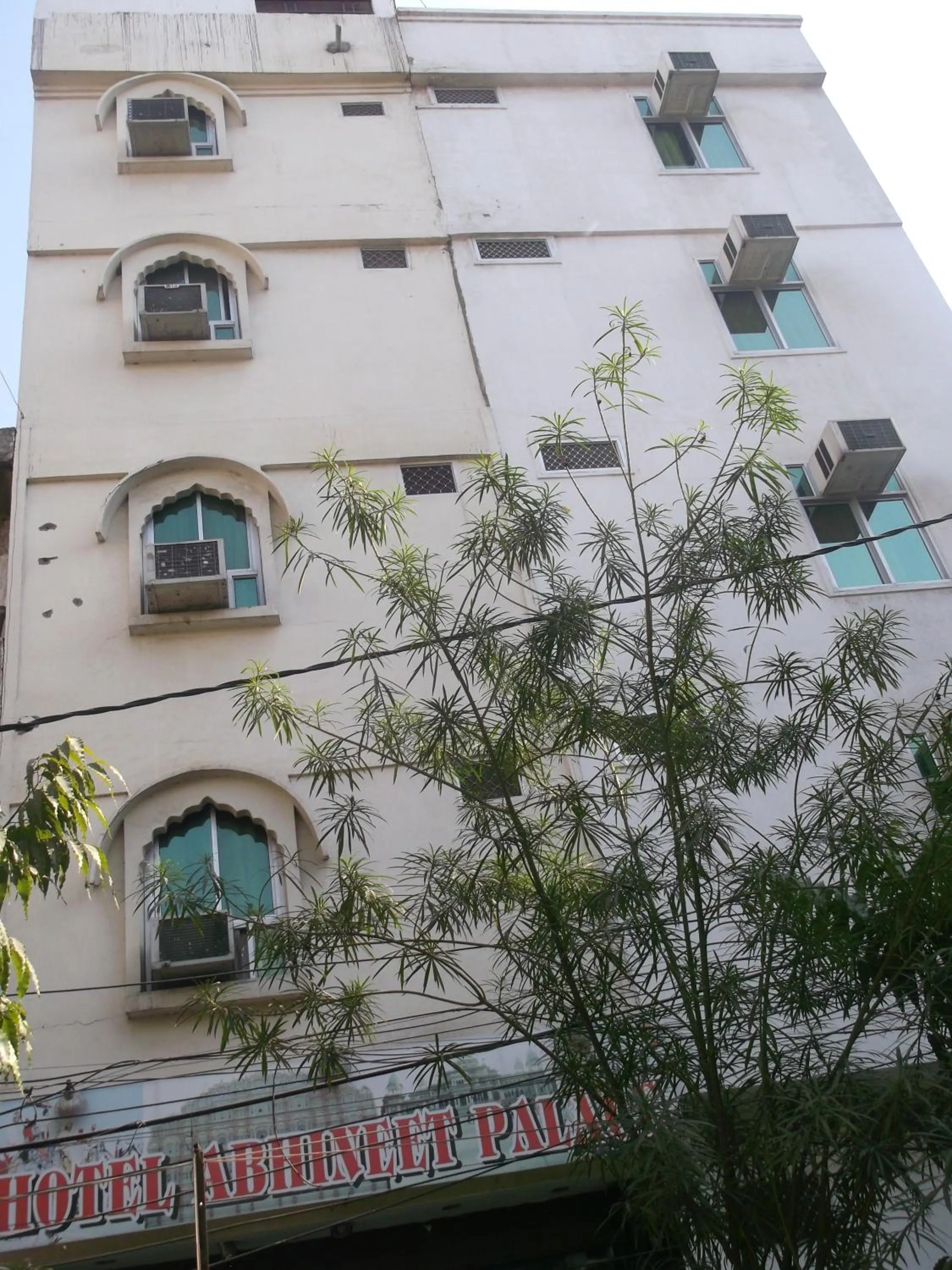 Facade/entrance in Hotel Abhineet Palace