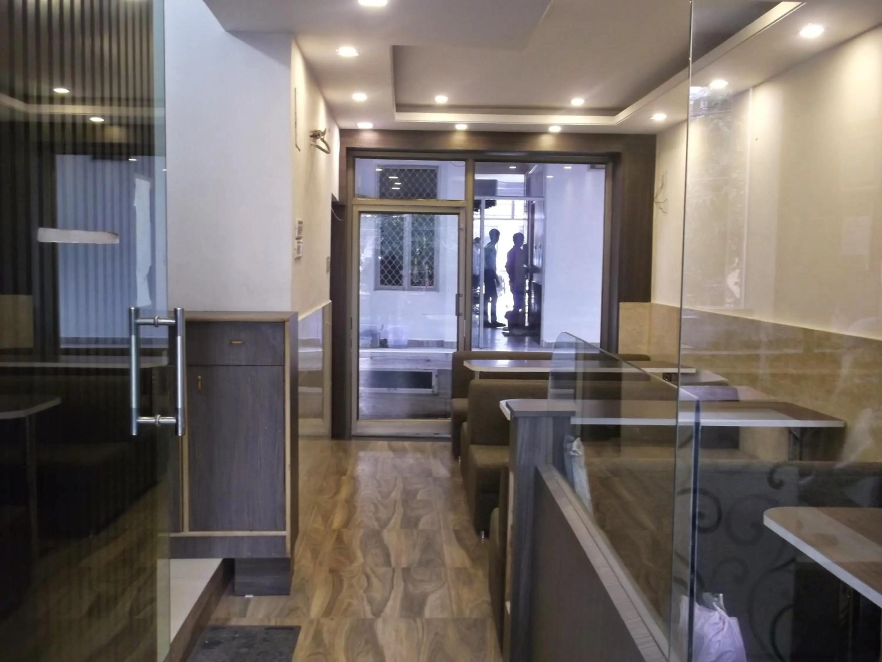 Restaurant/places to eat in Hotel Abhineet Palace