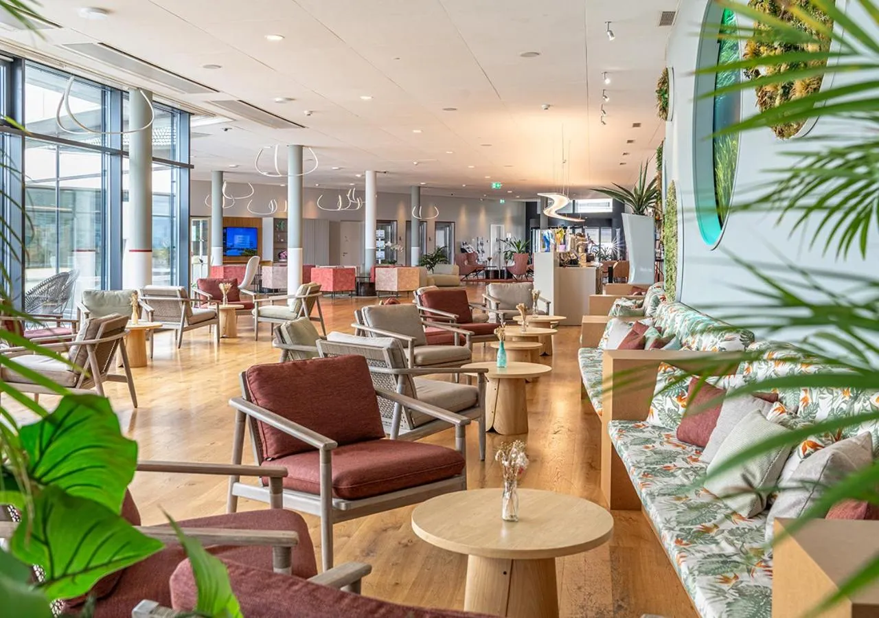 Restaurant/places to eat in Aquatis Hotel