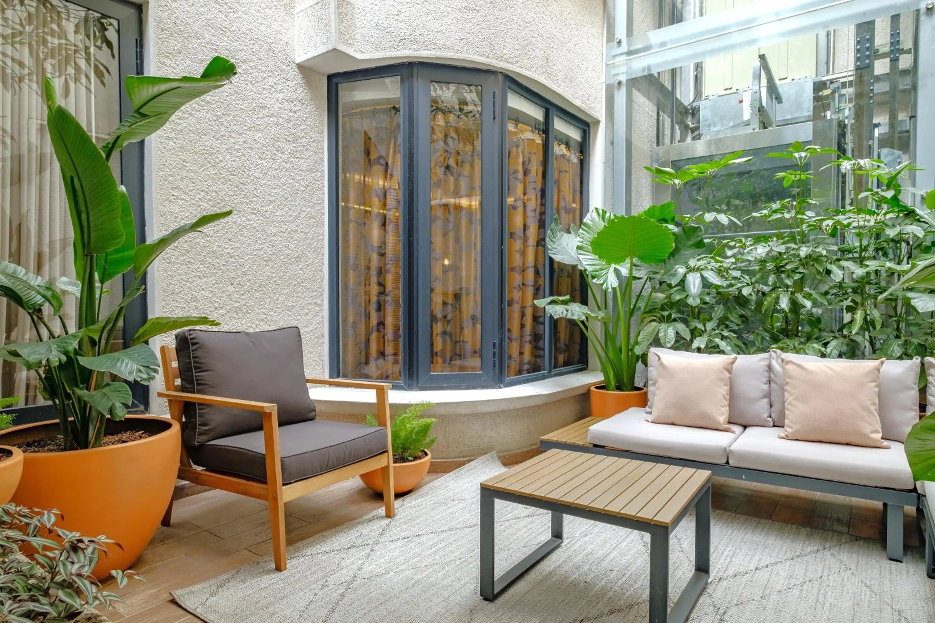 Patio in District Polanco by Lumina