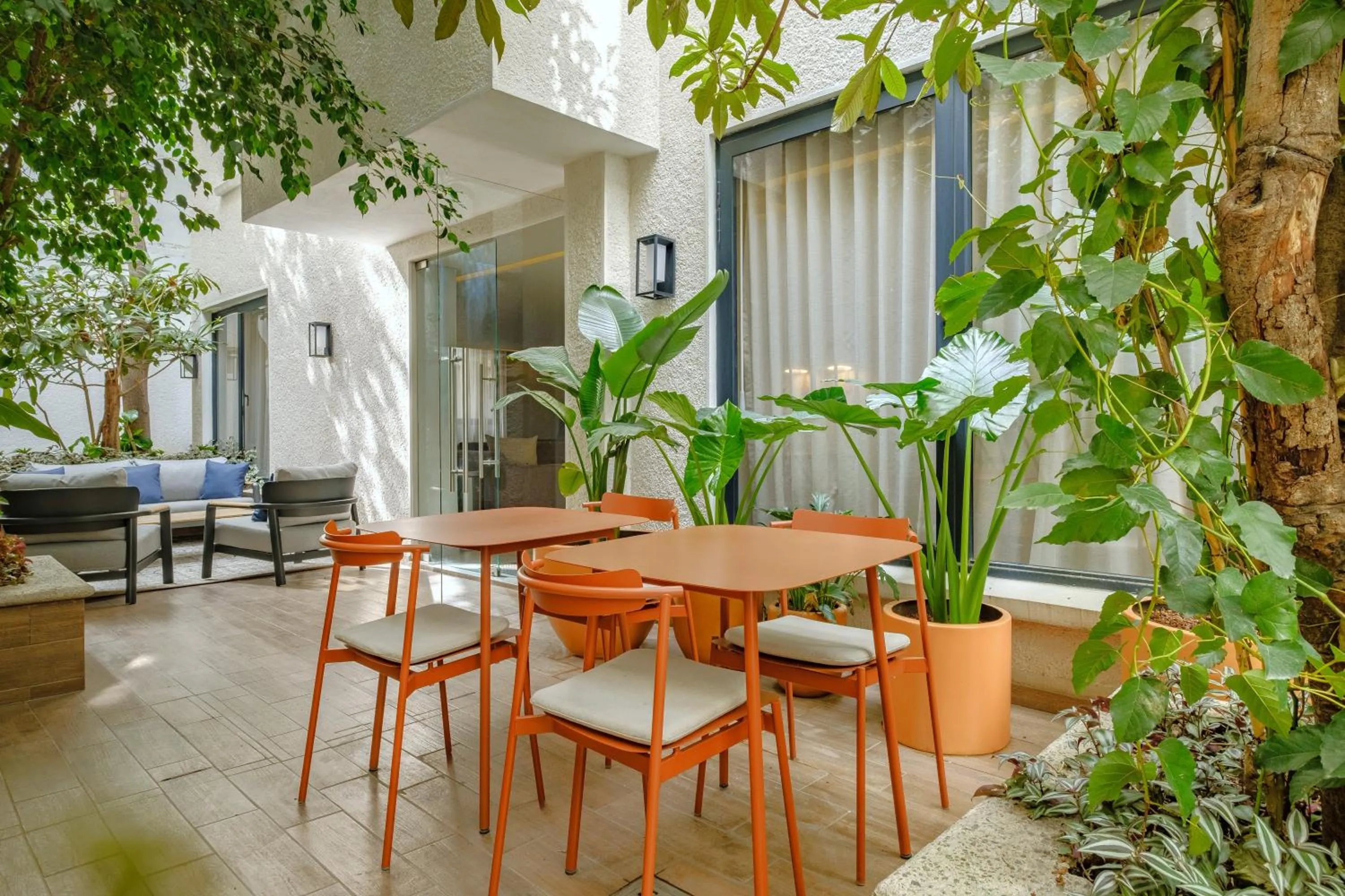 Patio in District Polanco by Lumina