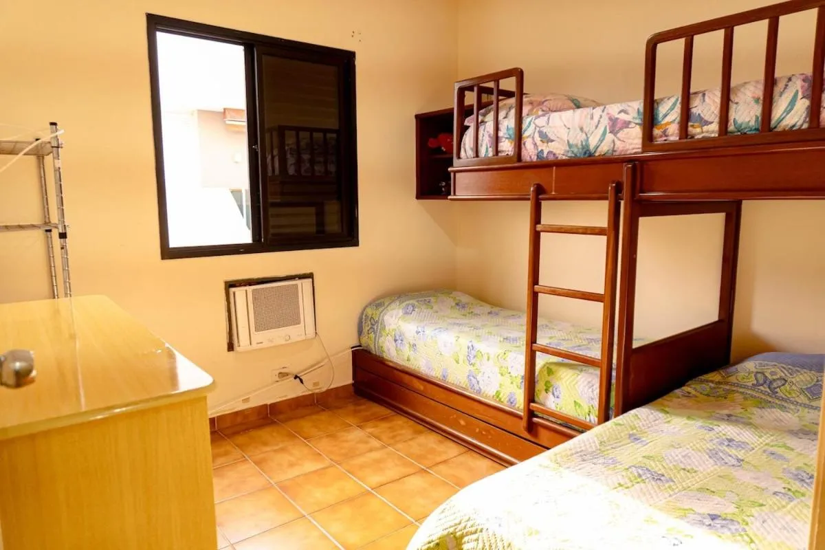 Bed in R19 · 2 Quadras da praia