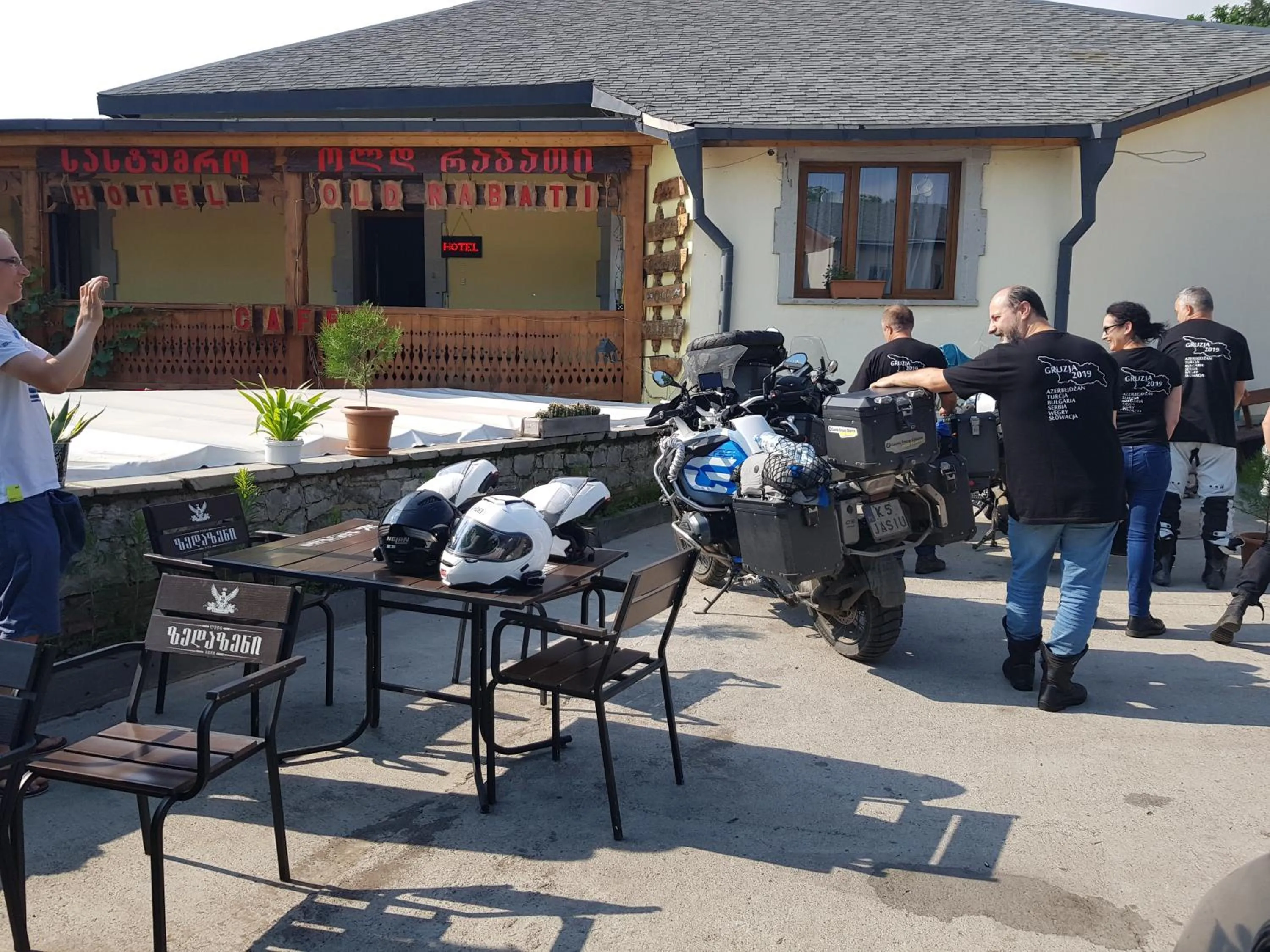 Restaurant/places to eat in Old Rabati