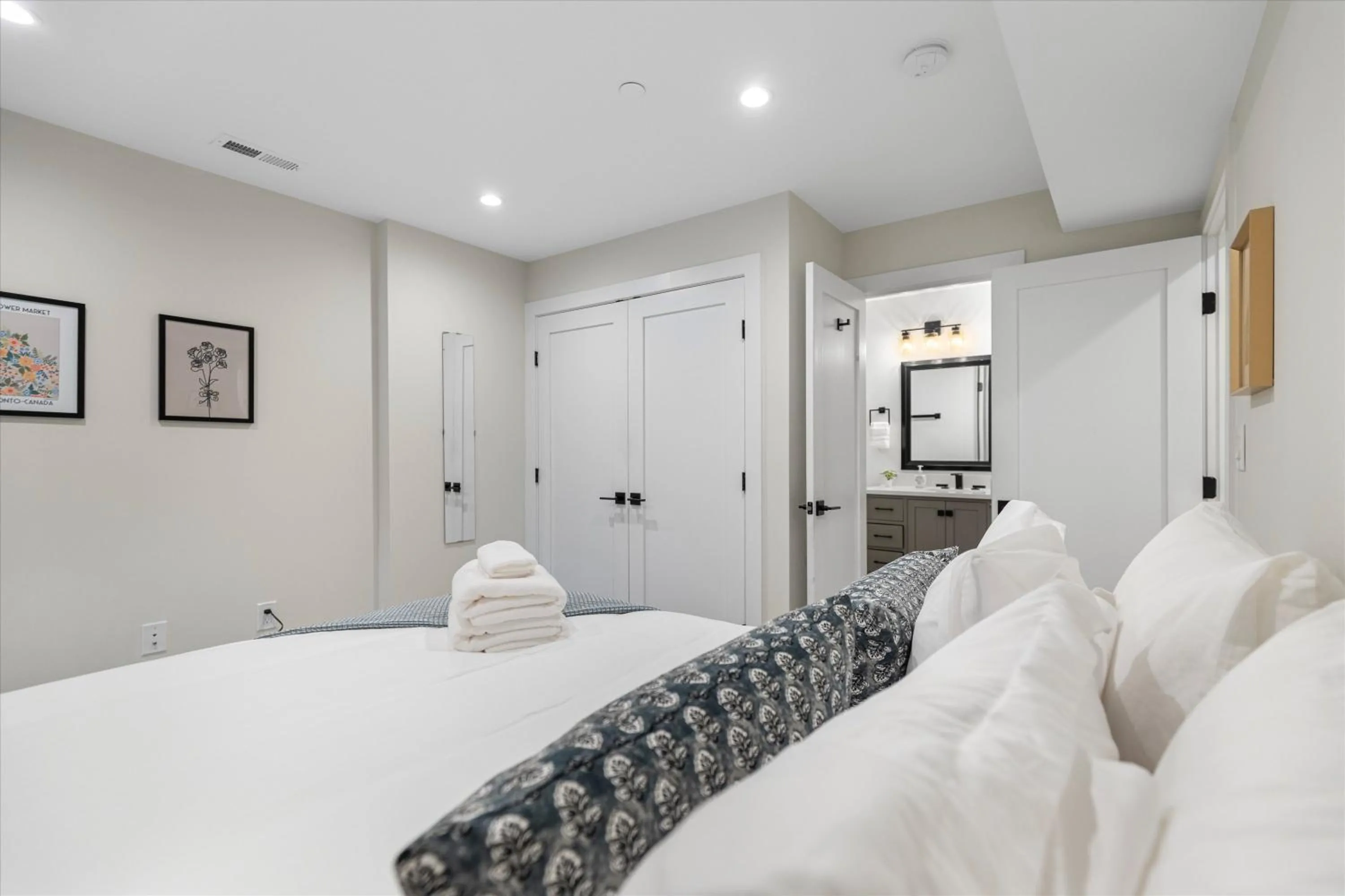 Central 2-BR City Sanctuary - Commuter-Friendly