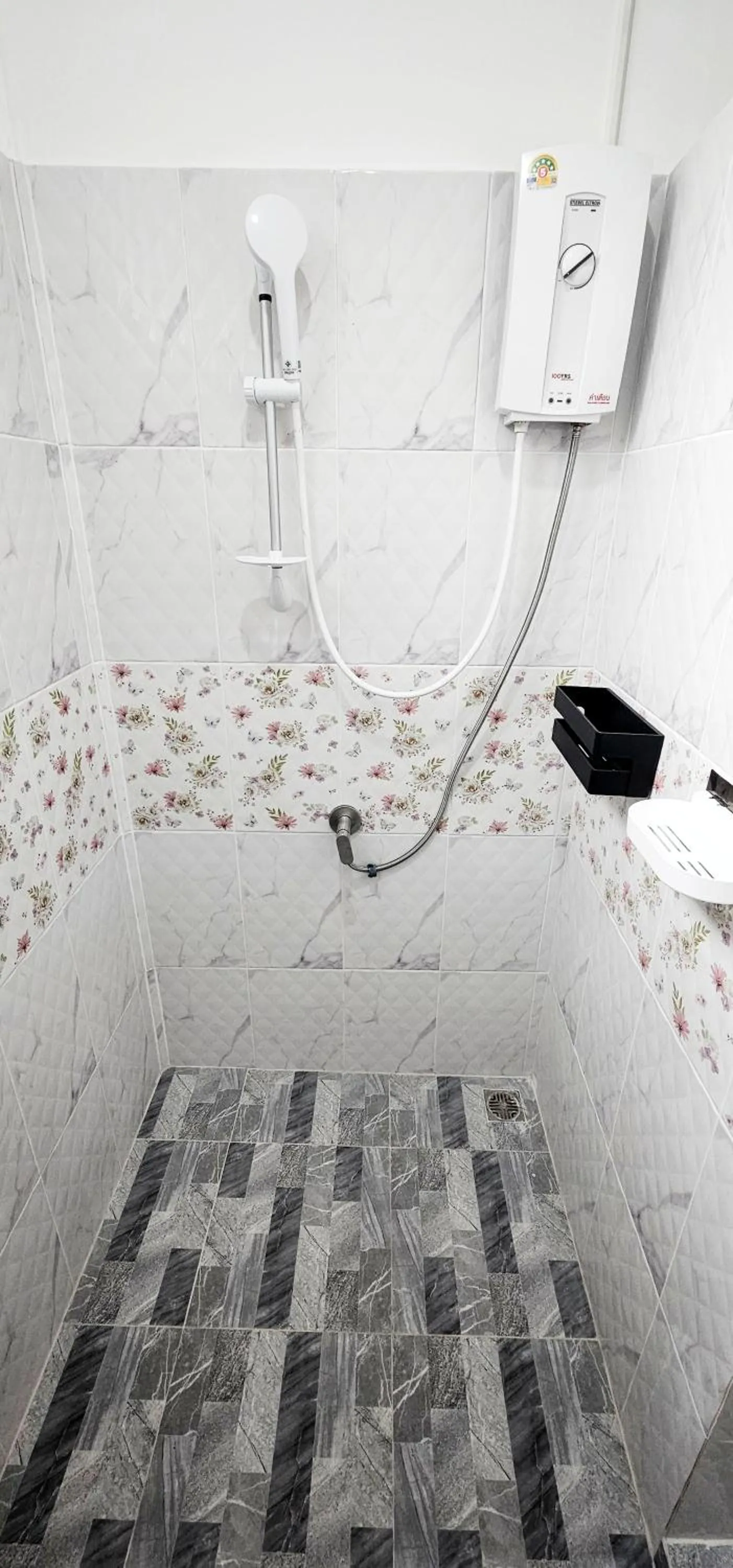 Shower in Tiny Island Lake Lodge