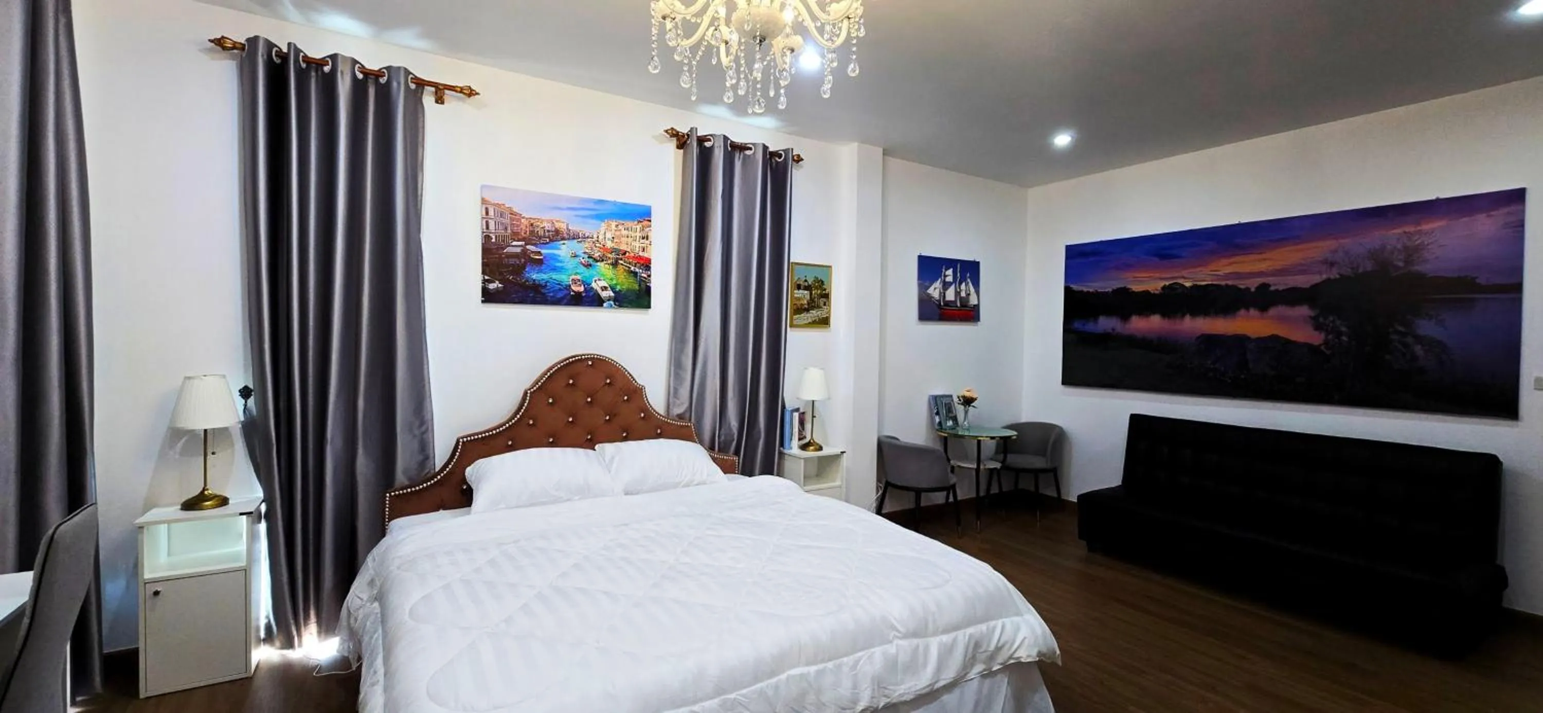 Bed in Tiny Island Lake Lodge