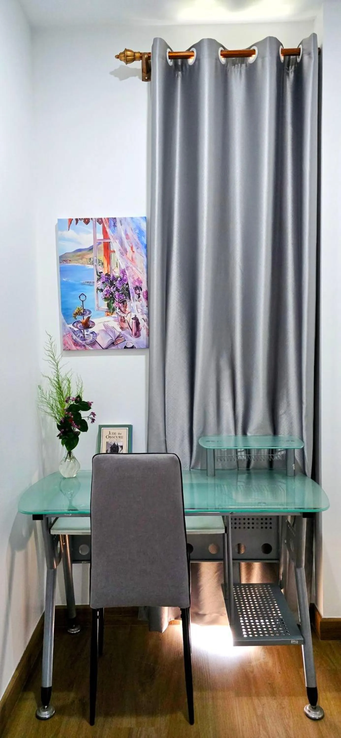 Seating area in Tiny Island Lake Lodge