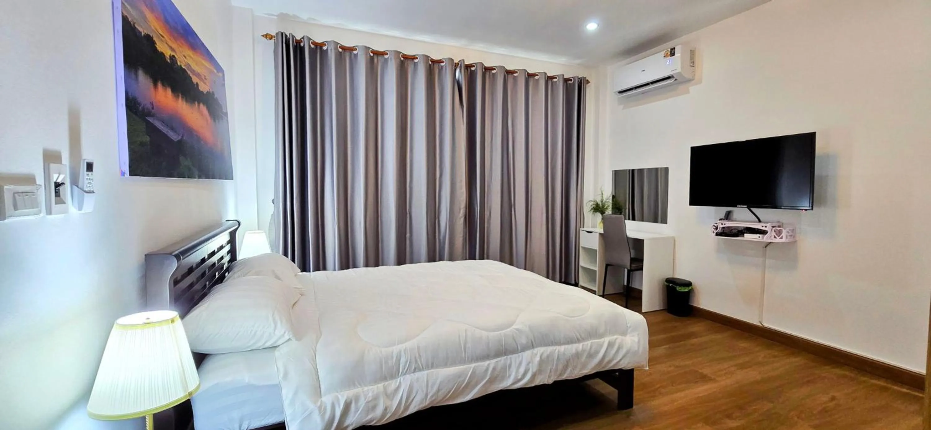 Bed in Tiny Island Lake Lodge