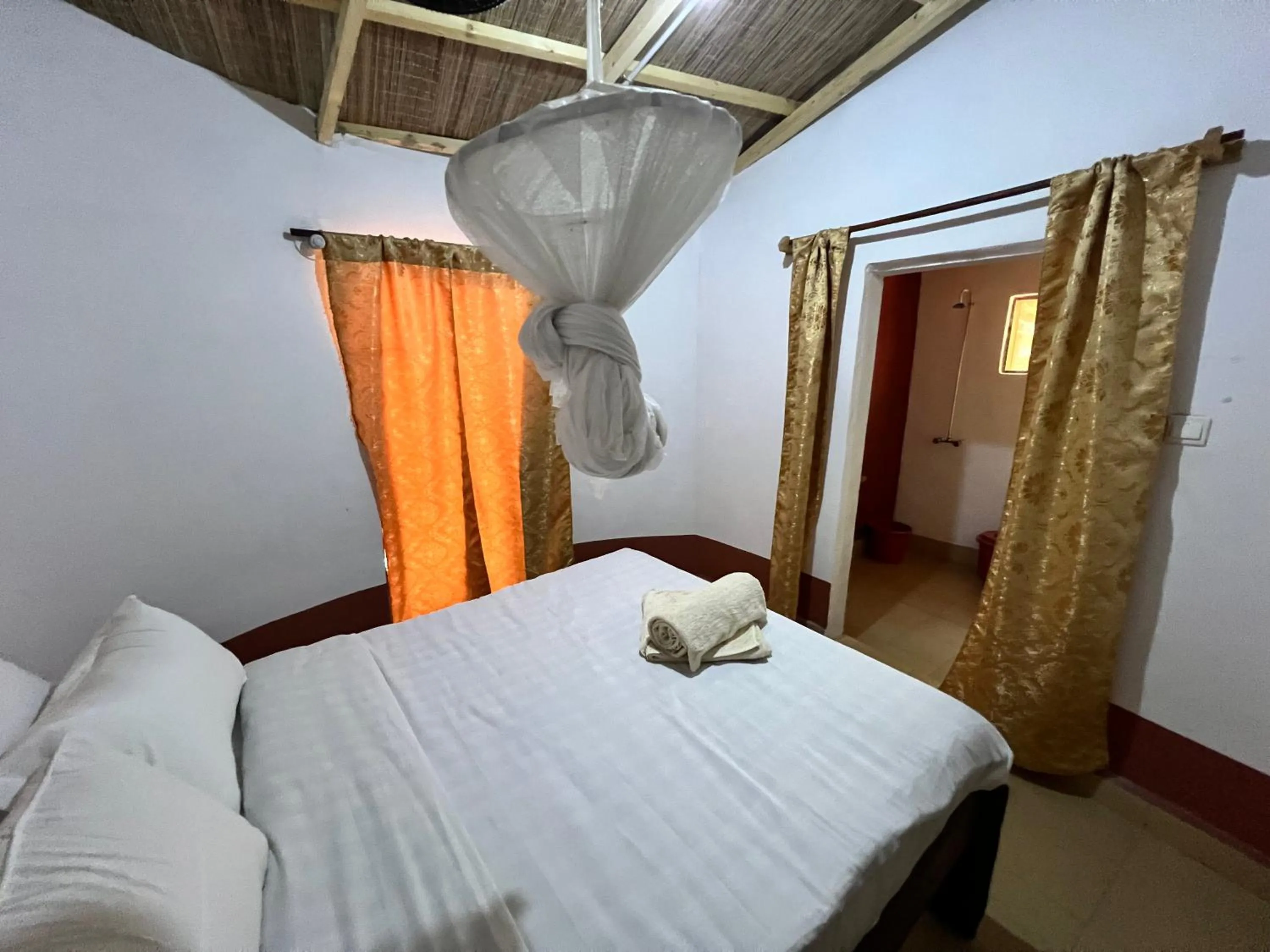 Photo of the whole room, Bed in Nemasu Eco-lodge