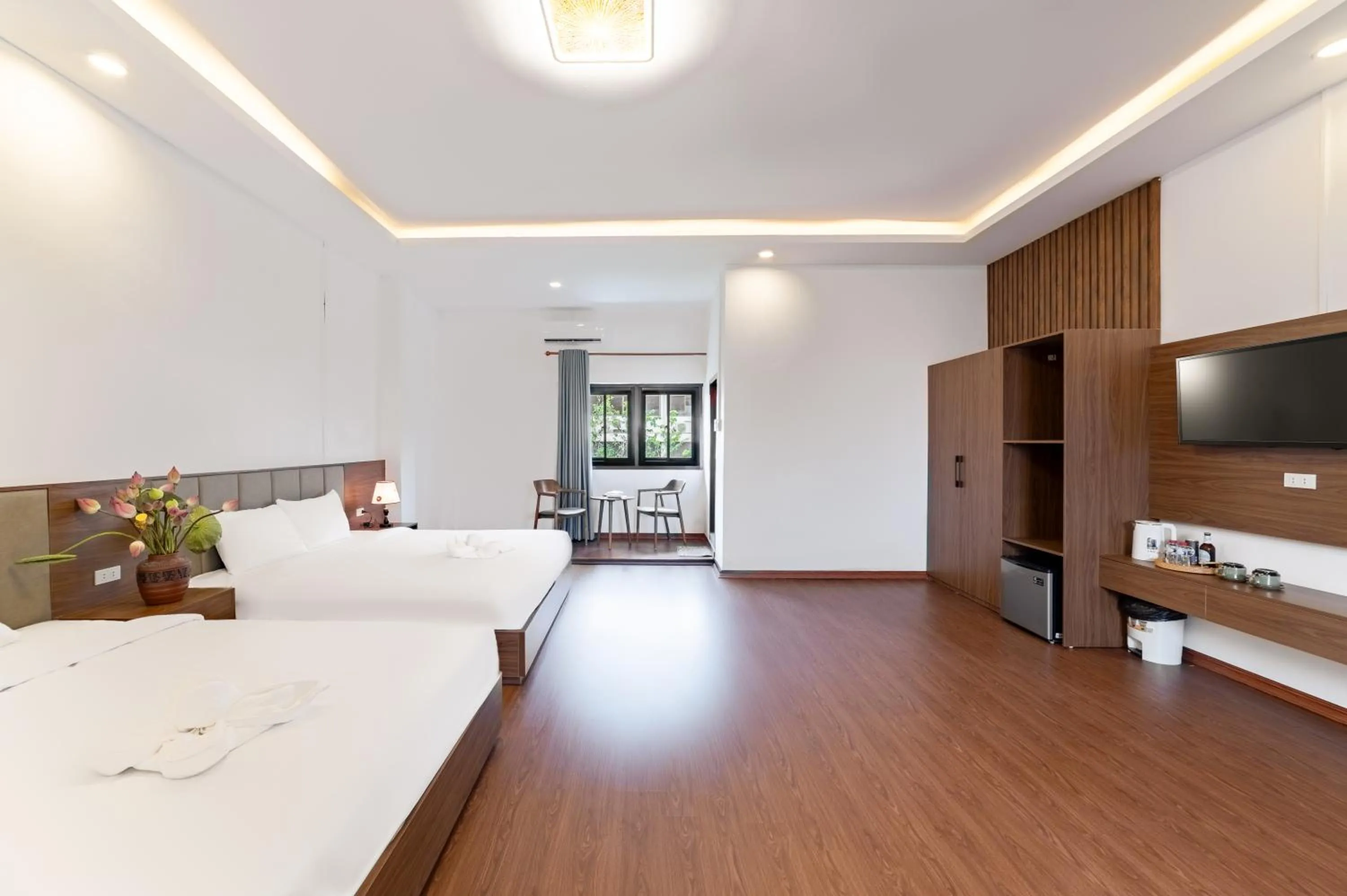 Bedroom, Bed in Peaceful Hotel