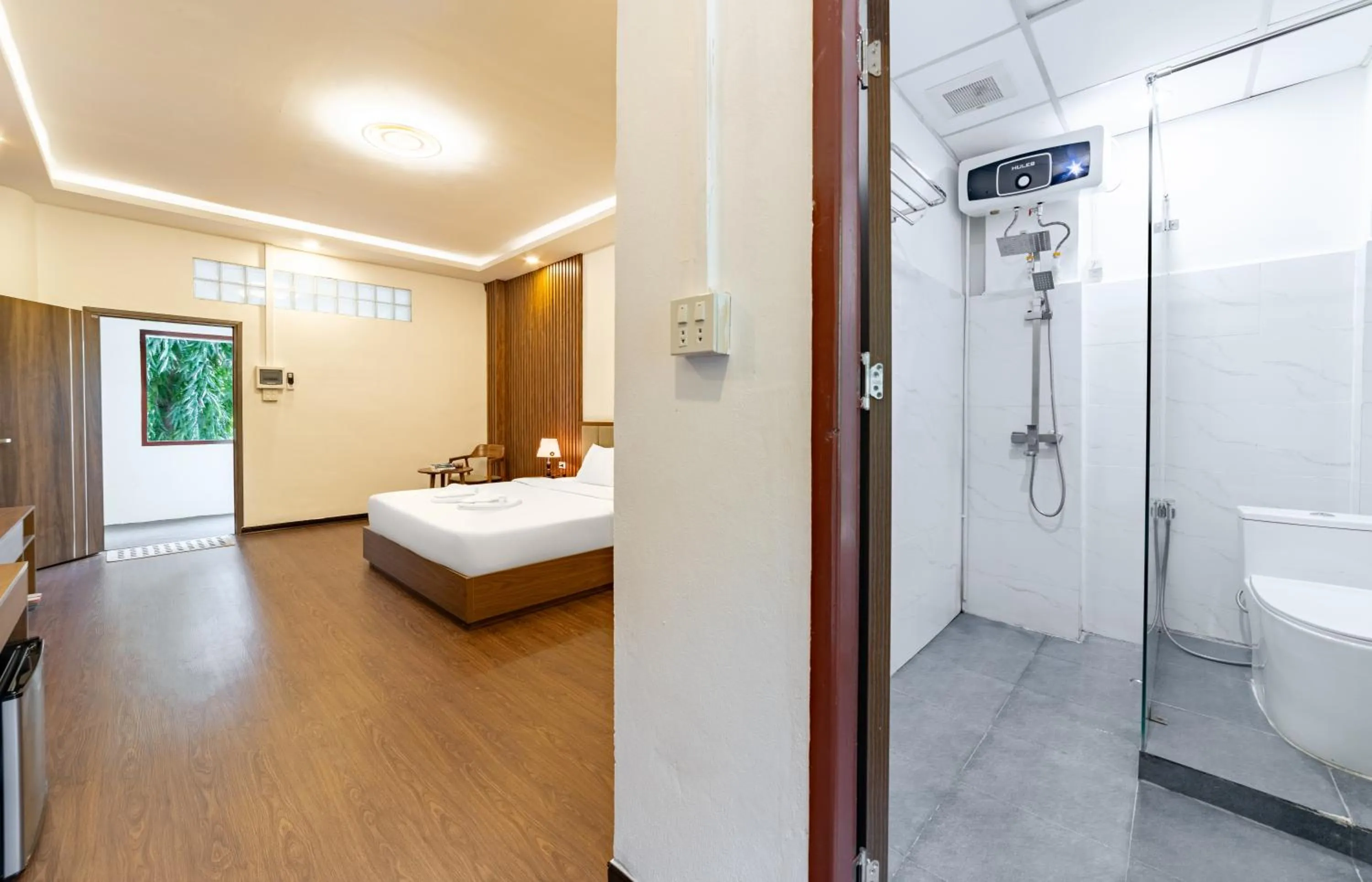 Bedroom, Bed in Peaceful Hotel