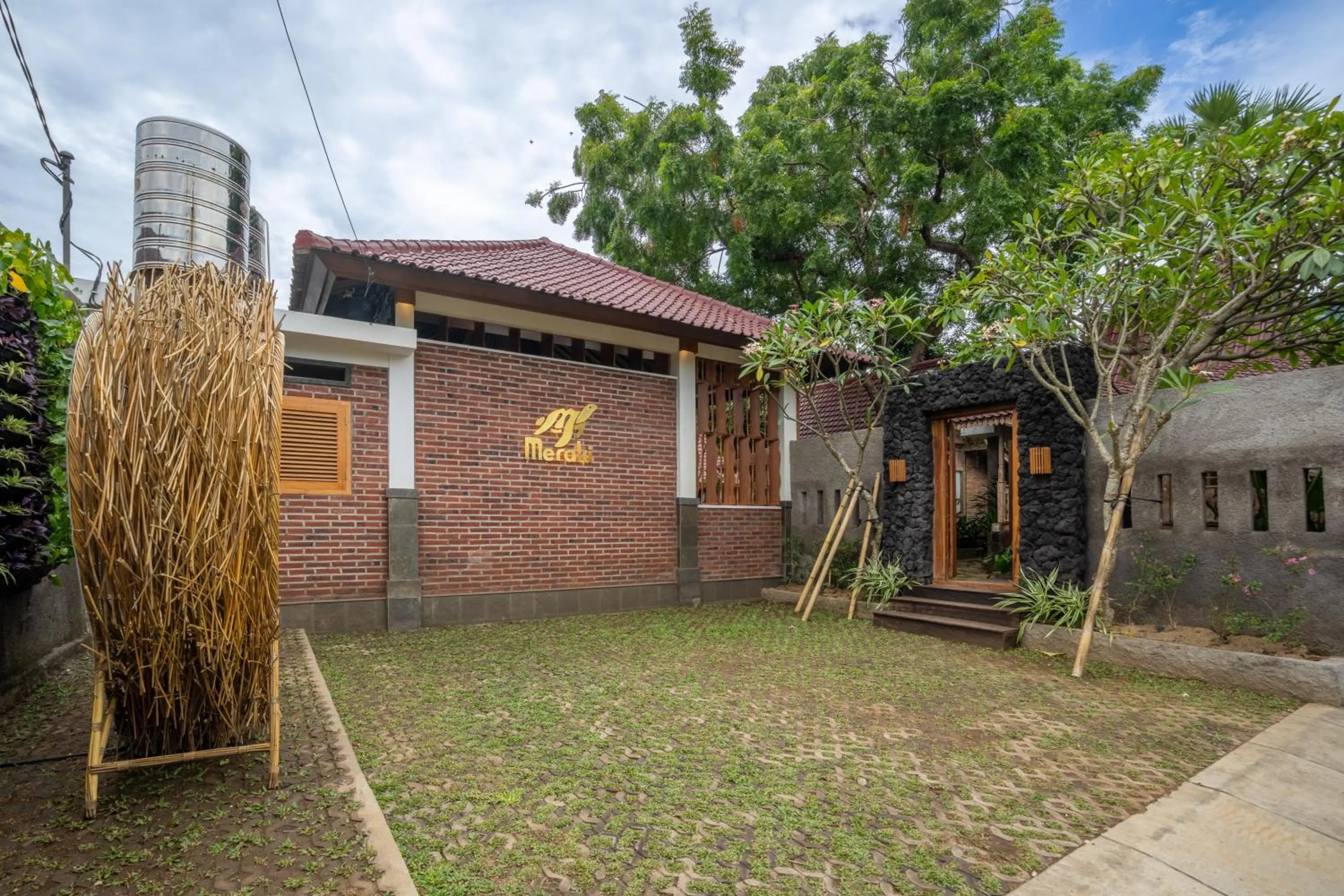Facade/entrance in Meraki Luxury Villa