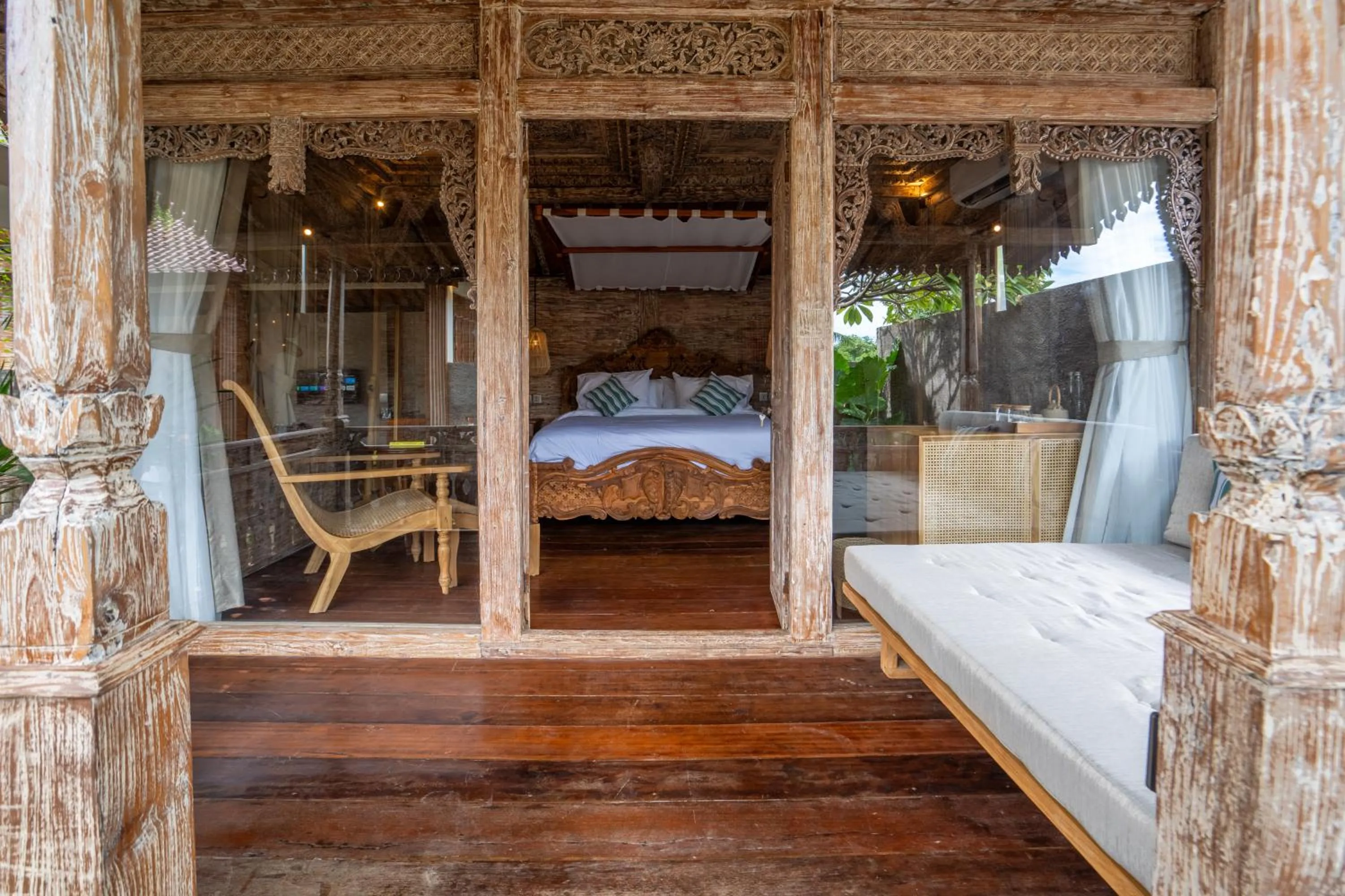 Balcony/Terrace, Bed in Meraki Luxury Villa