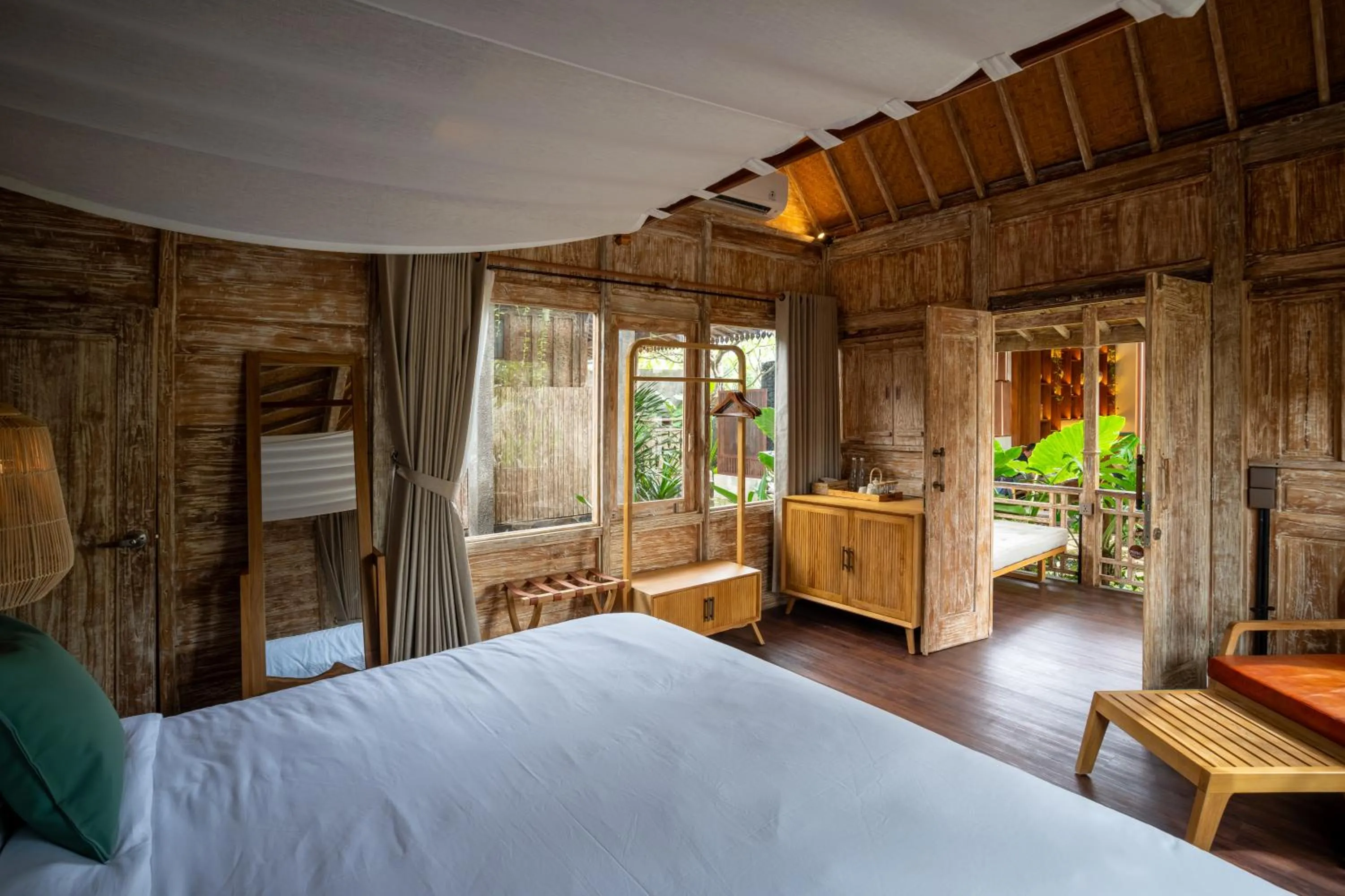 Bed in Meraki Luxury Villa