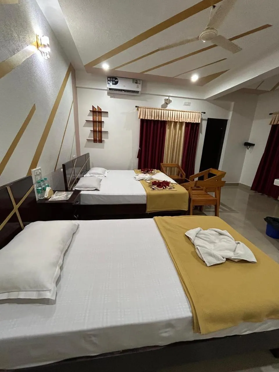 Bed in Royal comfort Inn