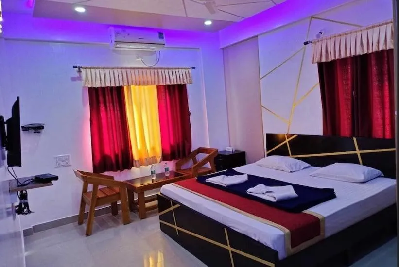 Bed in Royal comfort Inn