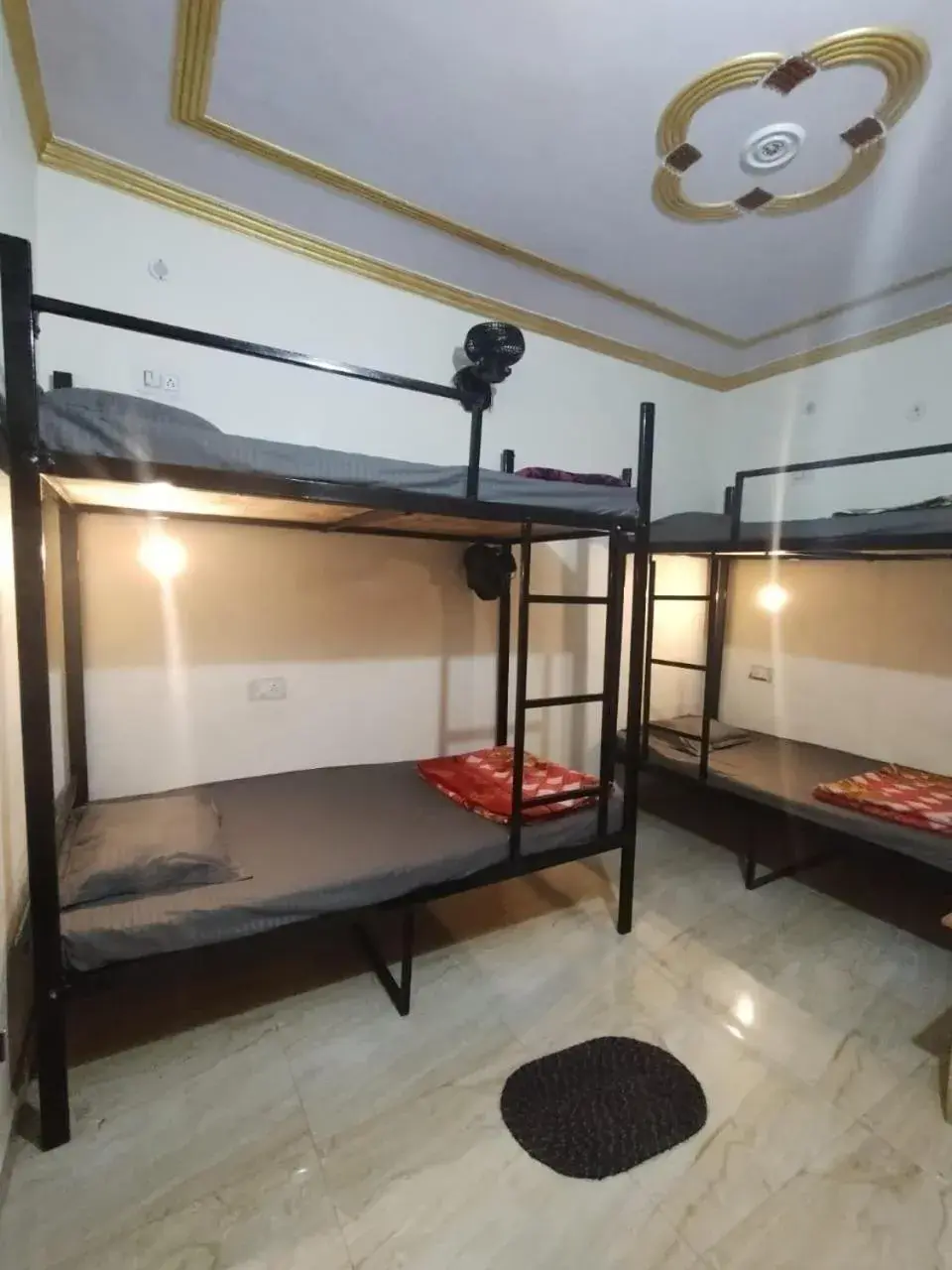 Bunk Bed in Mixed Dormitory Room in Milestone Homestay Agra Bunk Bed in Mixed Dormitory Room in Milestone Homestay Agra