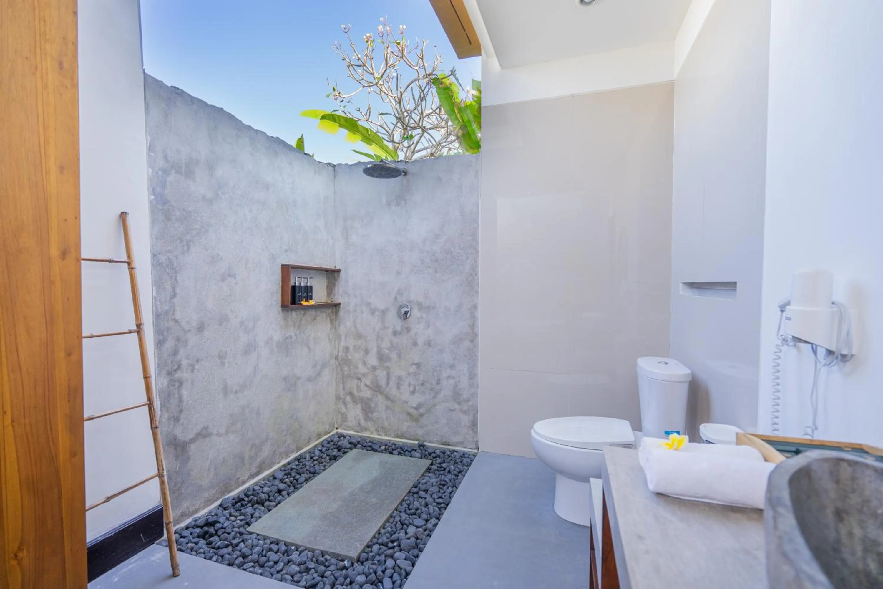 Shower in Cemara Hills Uluwatu, The Reserve - Cottages & Villas