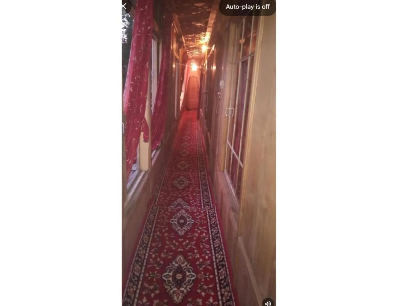 Bed in Taj Palace Houseboat, Srinagar