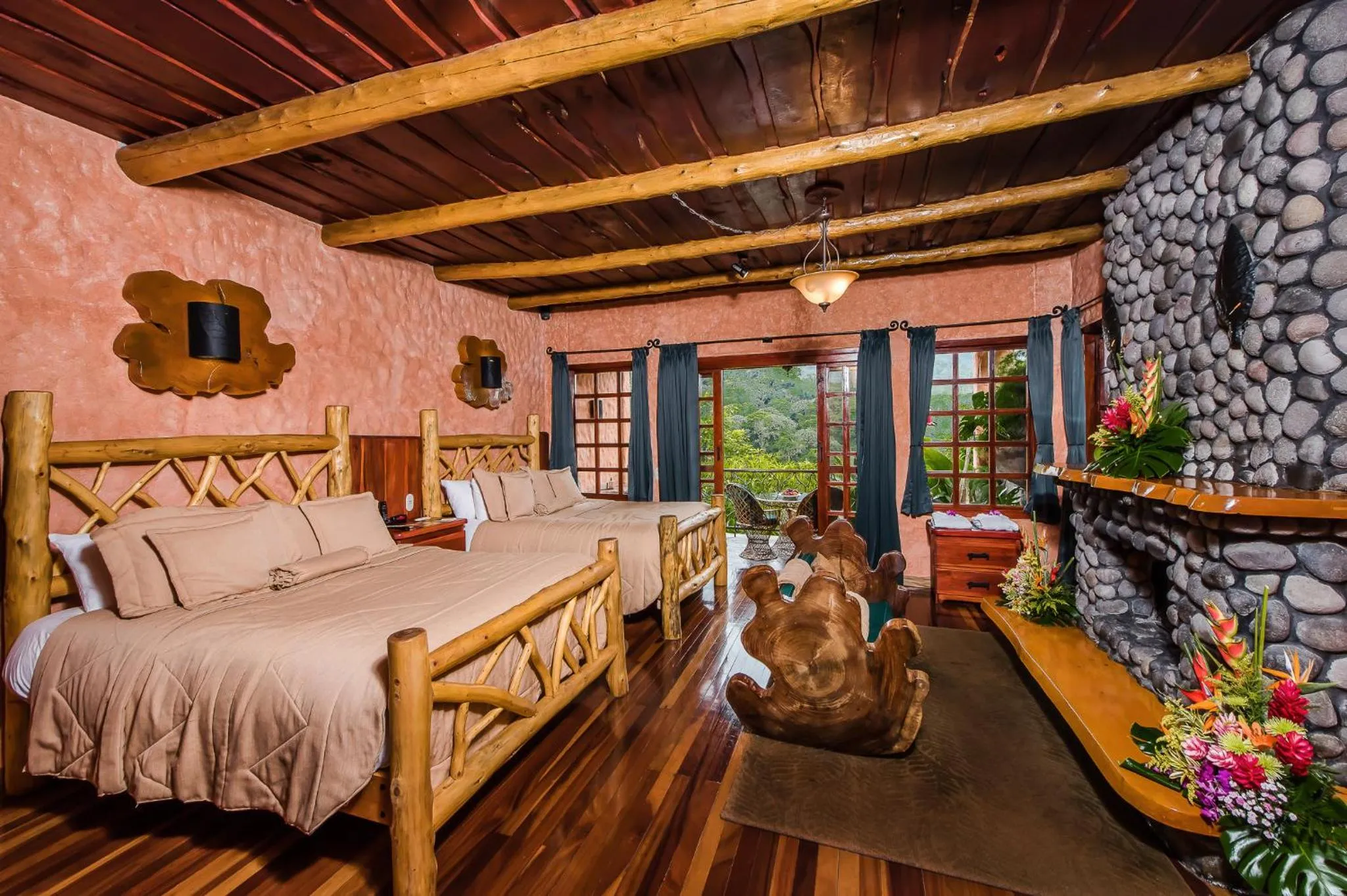 Photo of the whole room, Bed in Peace Lodge