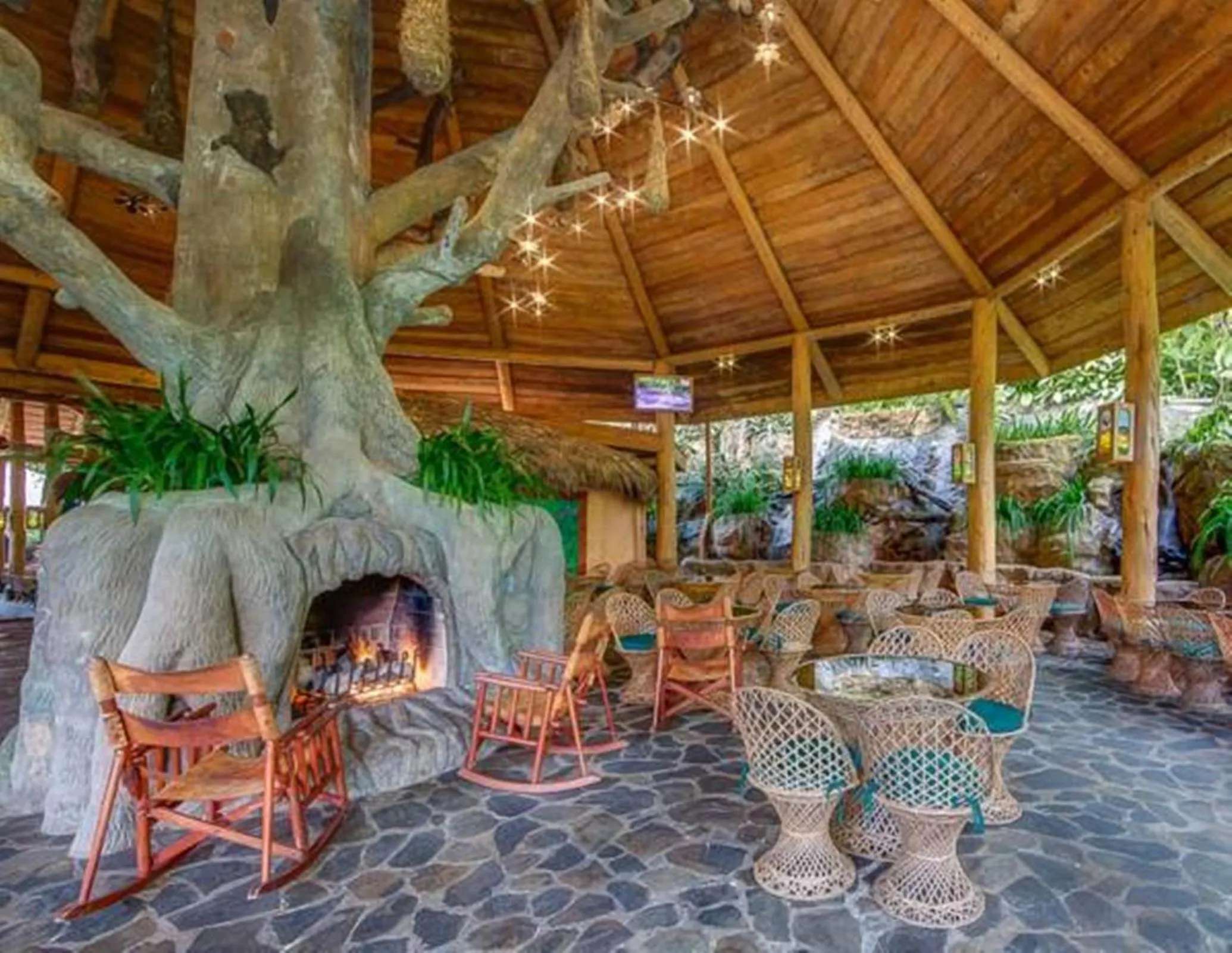 Communal lounge/ TV room in Peace Lodge