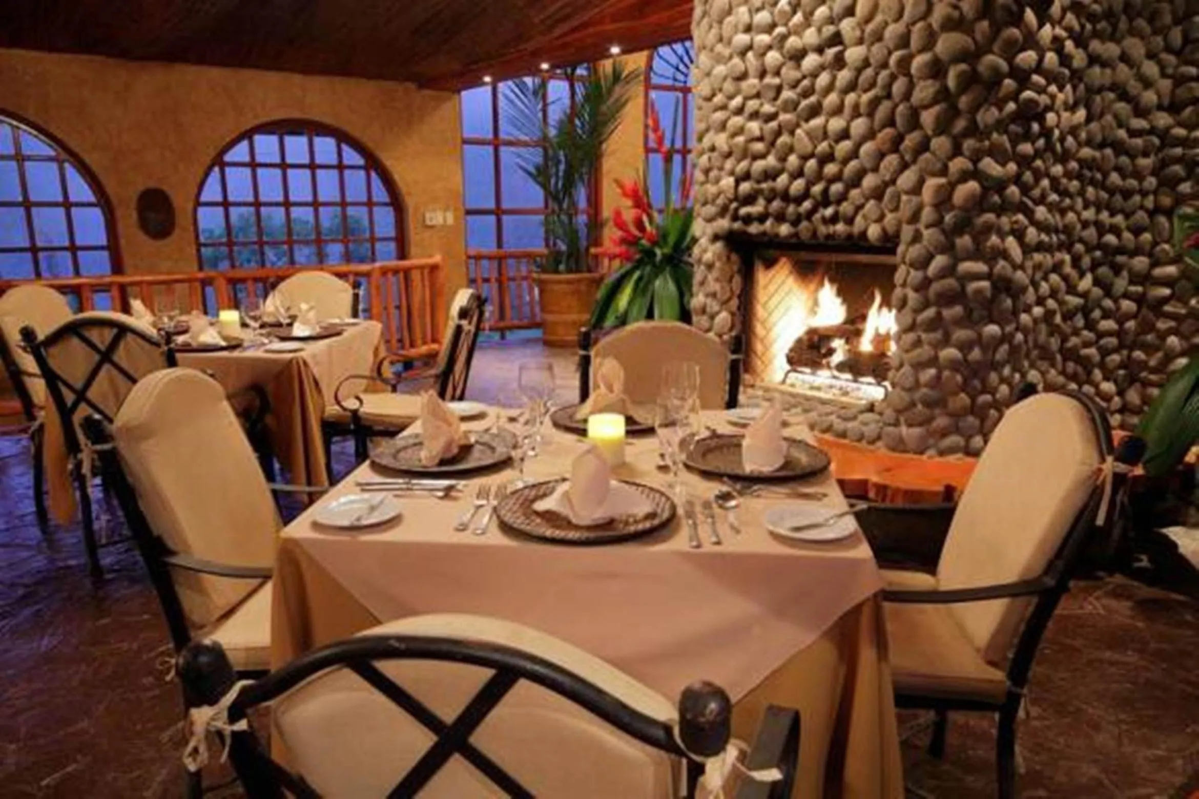Restaurant/places to eat in Peace Lodge