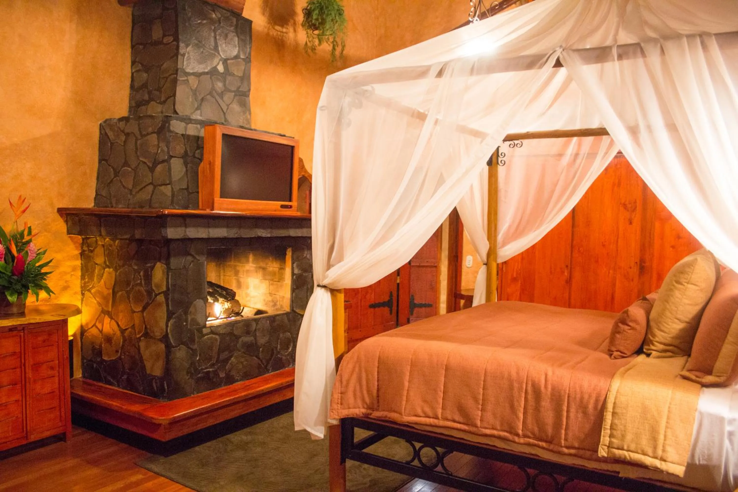 Photo of the whole room, Bed in Peace Lodge