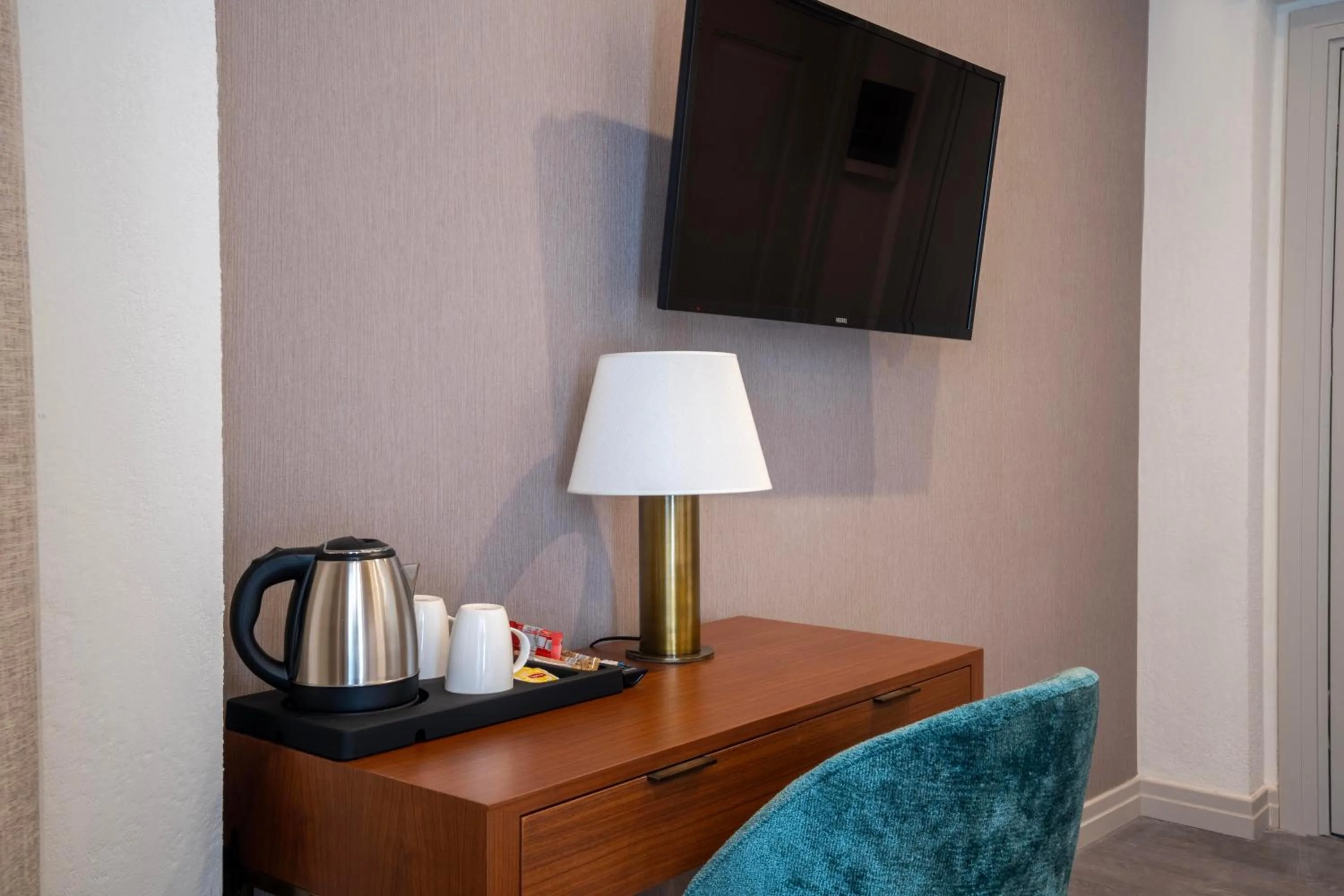 TV and multimedia in Smart and Simple Hotel Karakoy