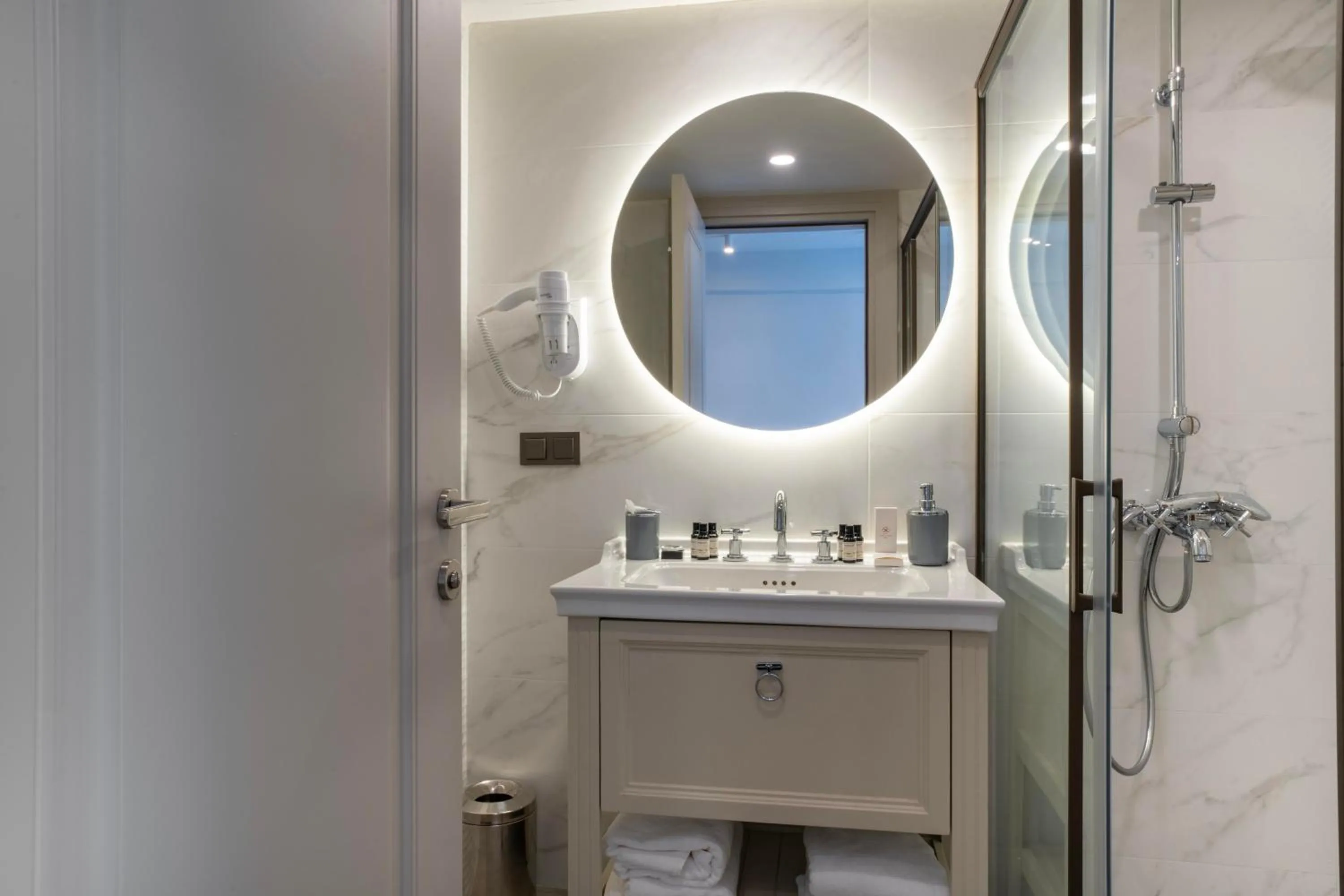 Bathroom in Smart and Simple Hotel Karakoy