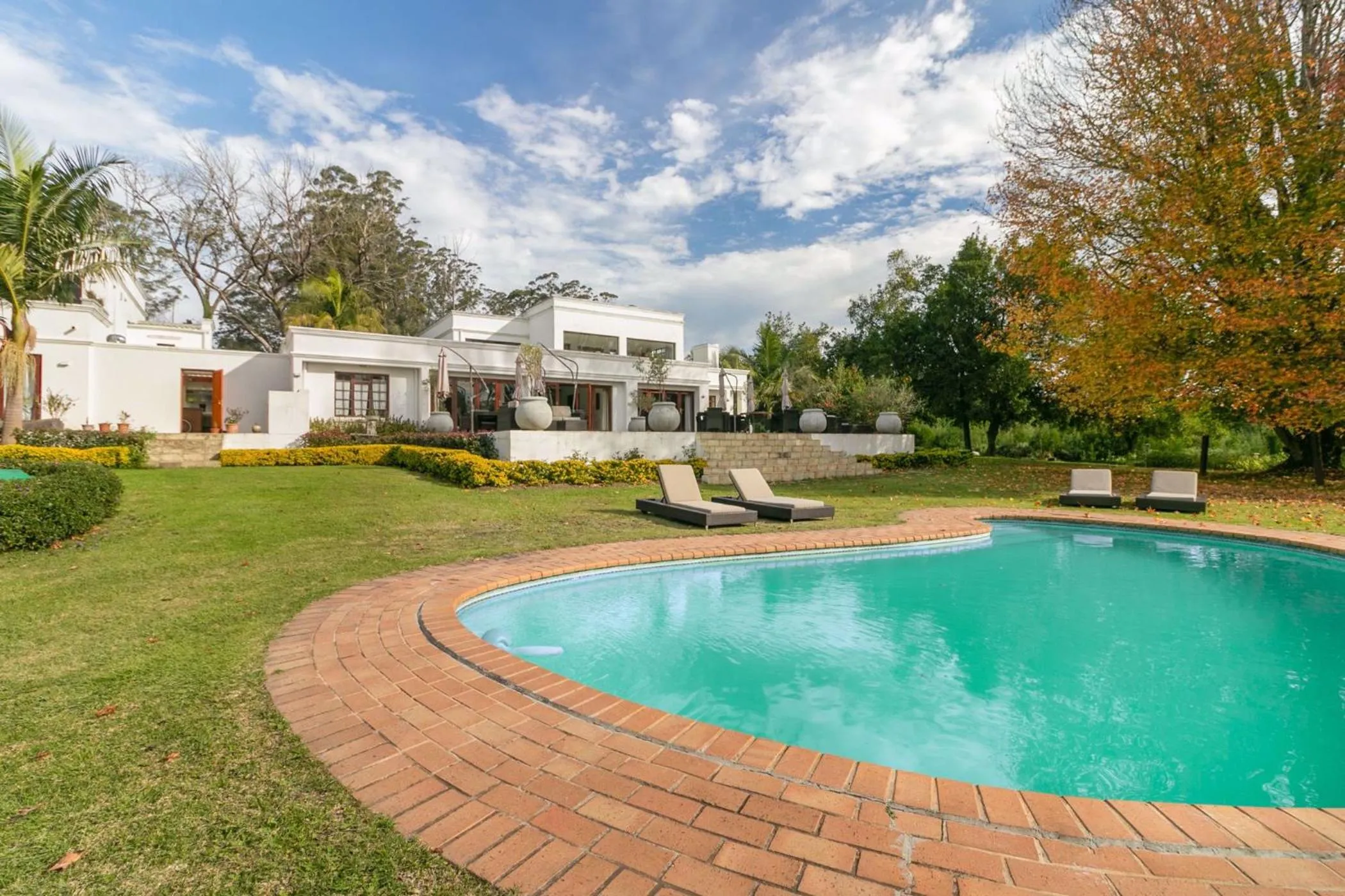 Property building in Edenbrook Country Manor