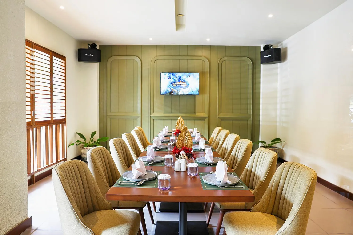 Restaurant/places to eat in THE 1O1 Jakarta Sedayu Darmawangsa